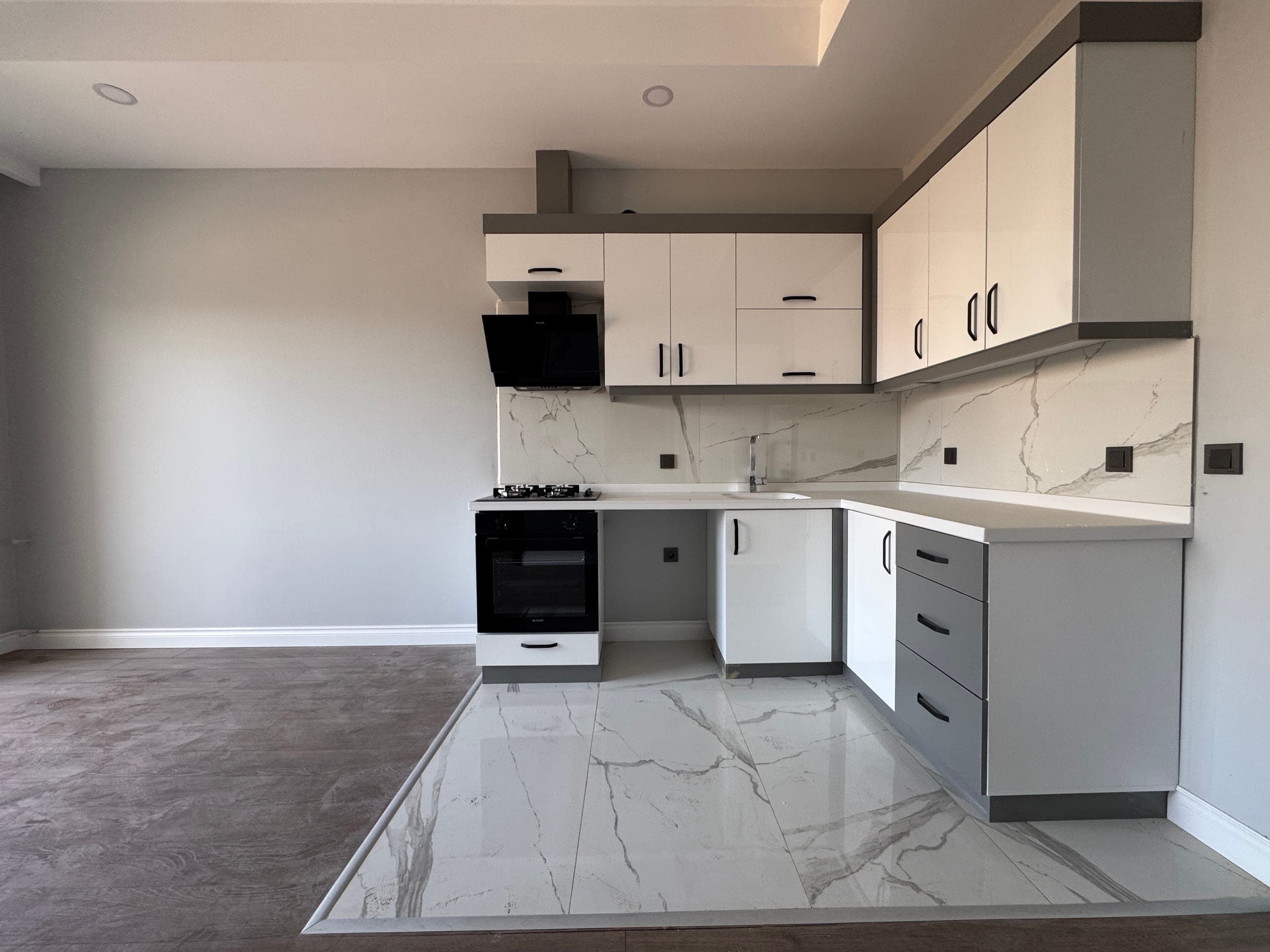 VARSAK AYDOĞMUŞ MH TRAMVAY CADDE ÜZERİ 1+1 SATILIK DAİRE