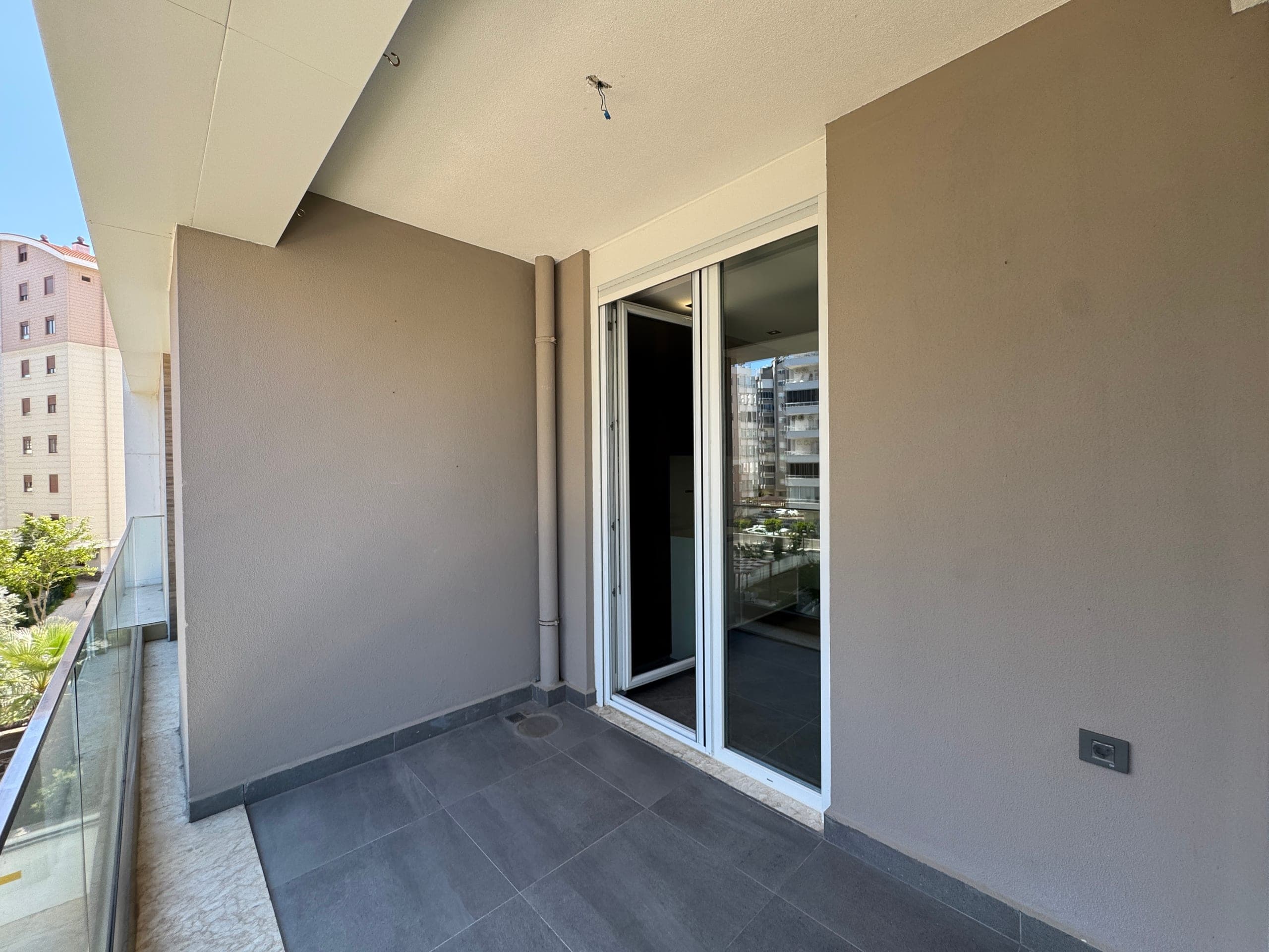 KONYAALTI UNCALI MH PARK ORION SİTESİ SATILIK ARAKAT 3+1 DAİRE