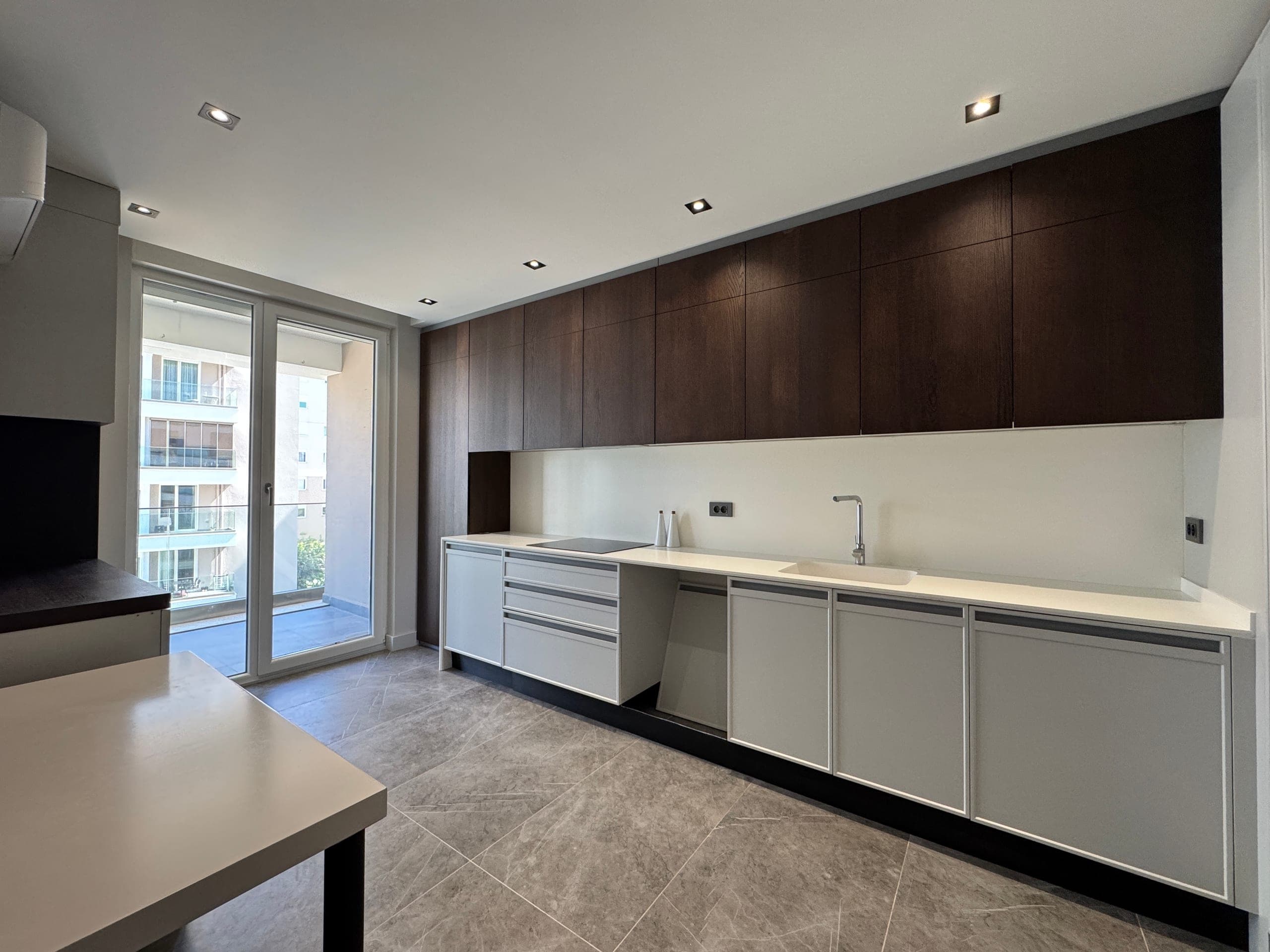 KONYAALTI UNCALI MH PARK ORION SİTESİ SATILIK ARAKAT 3+1 DAİRE