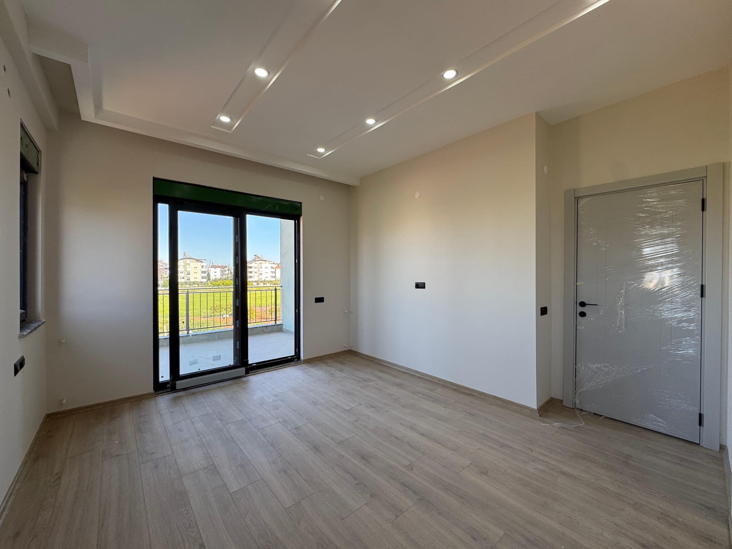 DÖŞEMEALTI BAHÇEYAKA MH 3+1 SATILIK KATTA TEK DAİRE ÜZERİ