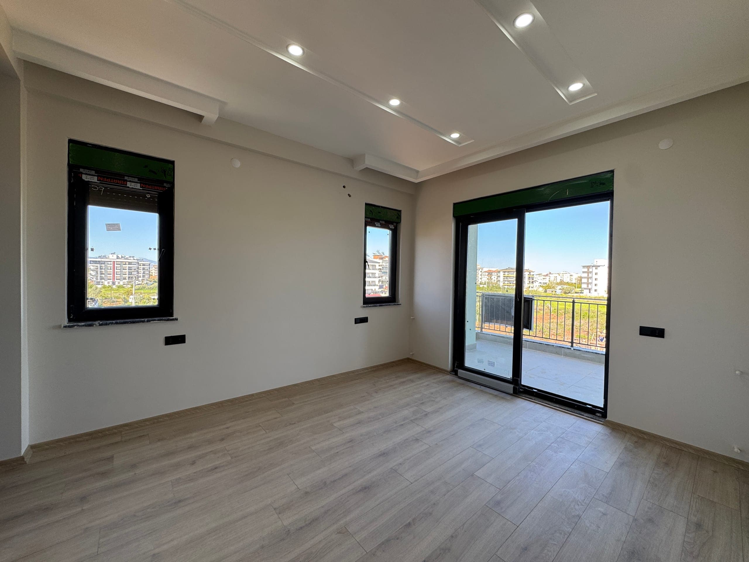 DÖŞEMEALTI BAHÇEYAKA MH 3+1 SATILIK KATTA TEK DAİRE ÜZERİ