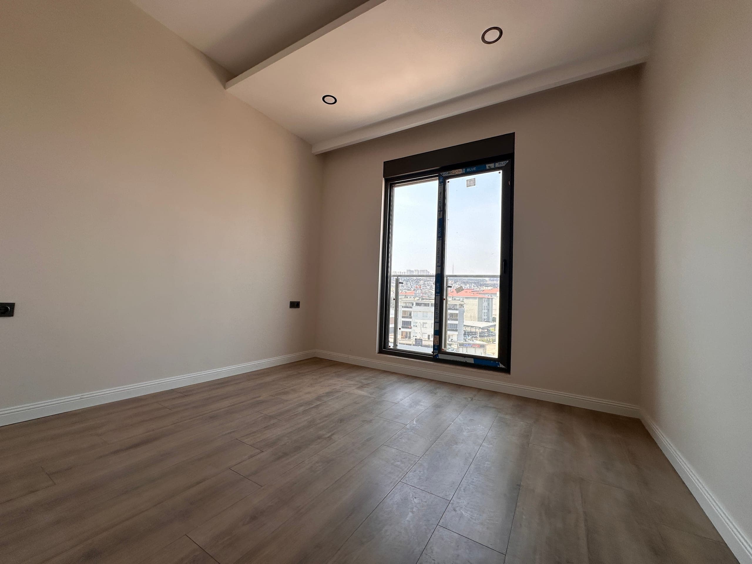 NEFES MODA'DA AÇIK MUTFAK,YERDEN ISITMA 1+1 SATILIK DAİRE