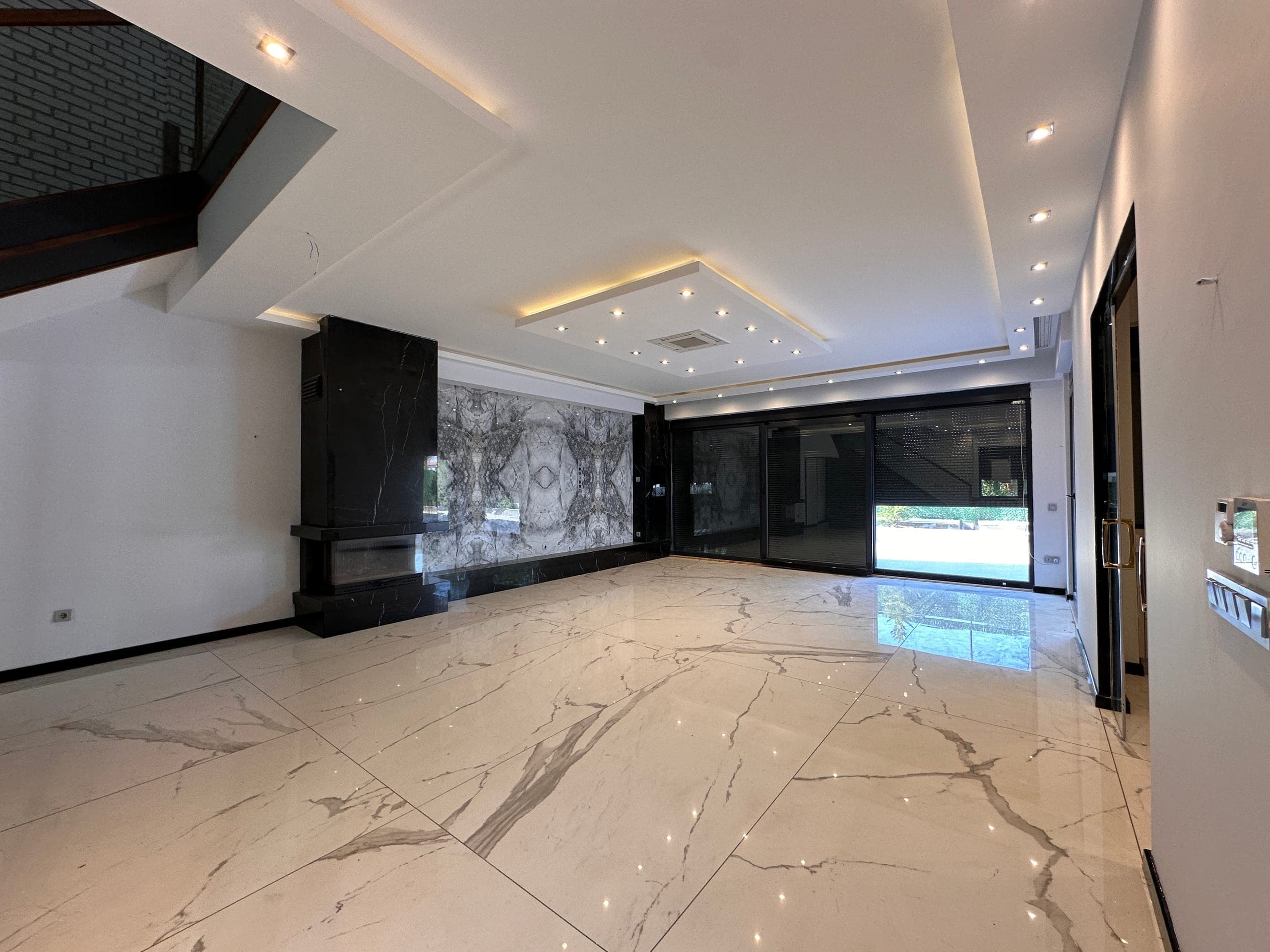 ALTINKALE'DE SİTE İÇERİSİNDE ULTRA LÜKS 5+1 SATILIK VİLLA