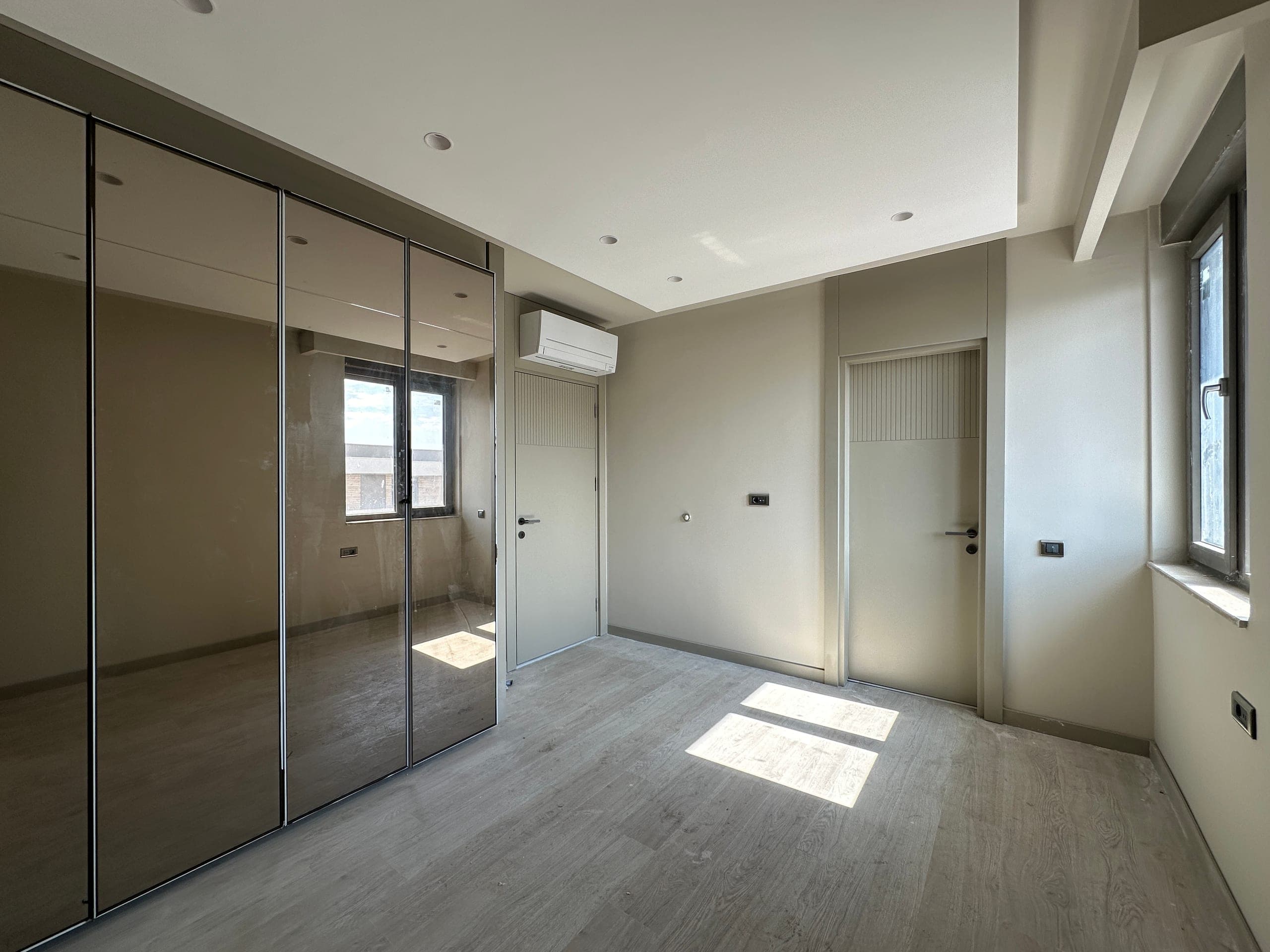 ÖZPINARLAR CASAMAX SİTESİ 2+1 ARAKAT SATILIK DAİRE