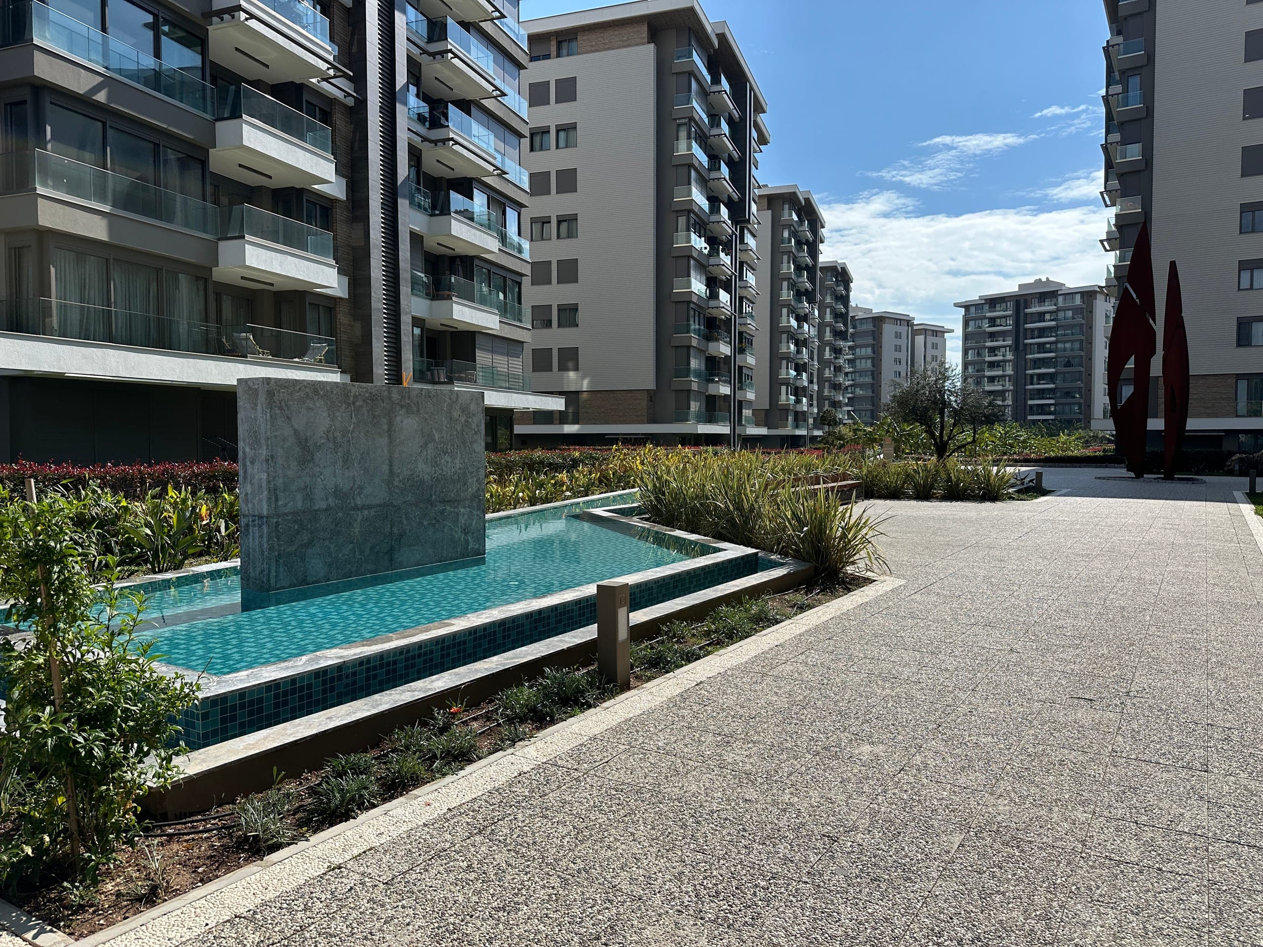 ÖZPINARLAR CASAMAX SİTESİ 2+1 ARAKAT SATILIK DAİRE