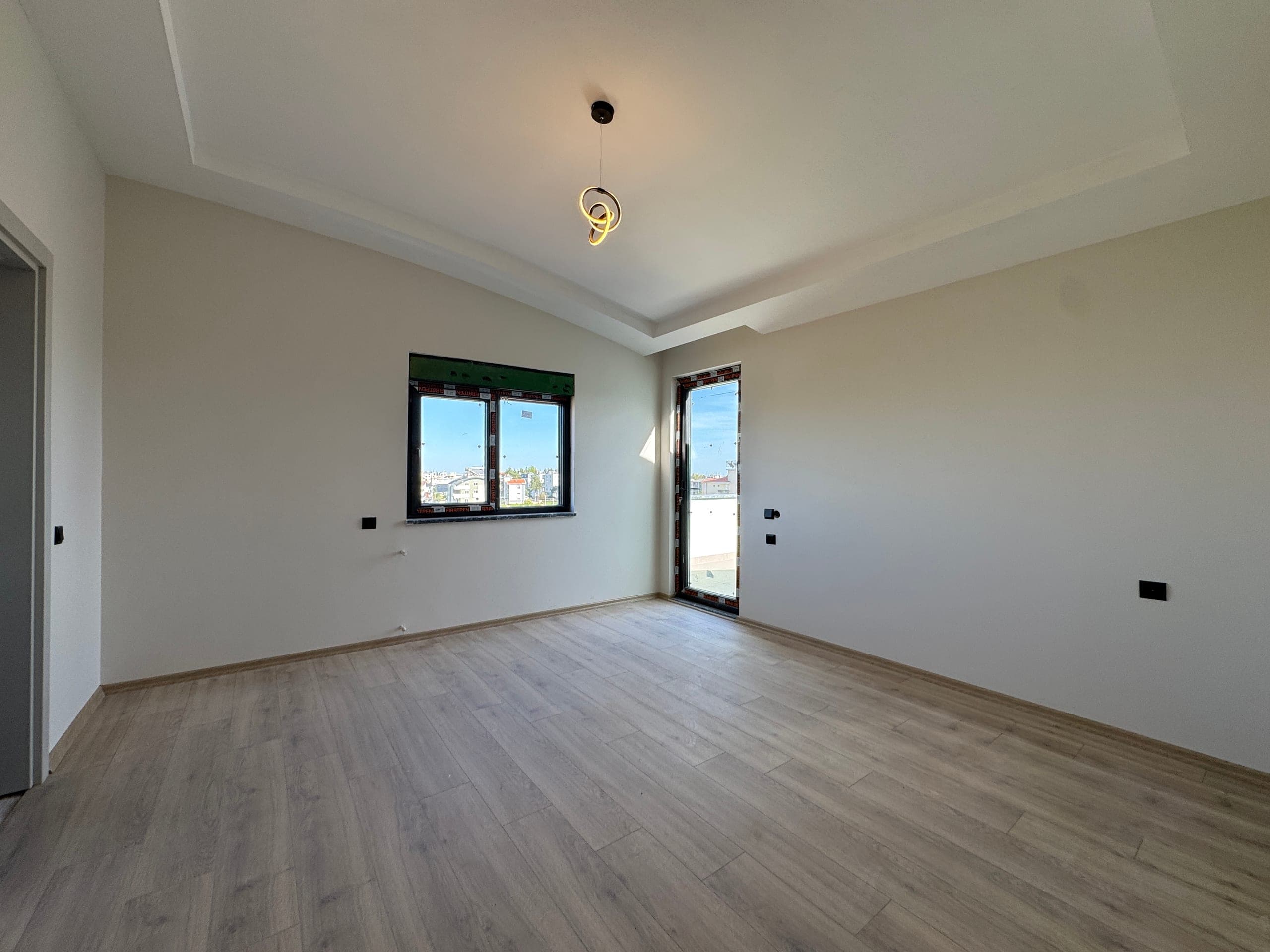 DÖŞEMEALTI BAHÇEYAKA MH 4+1 320M2 DUBLEX DAİRE