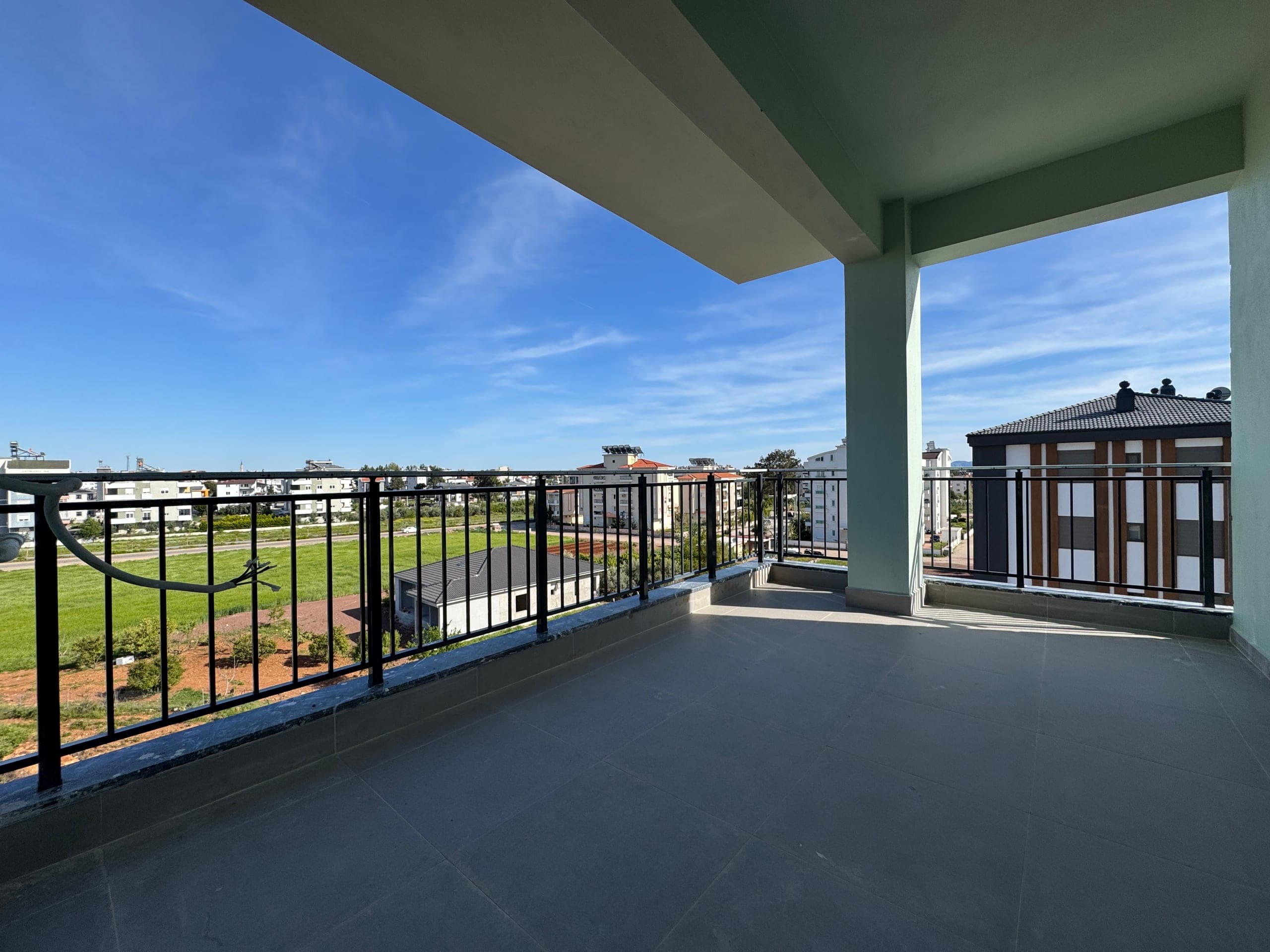 DÖŞEMEALTI BAHÇEYAKA MH 4+1 320M2 DUBLEX DAİRE