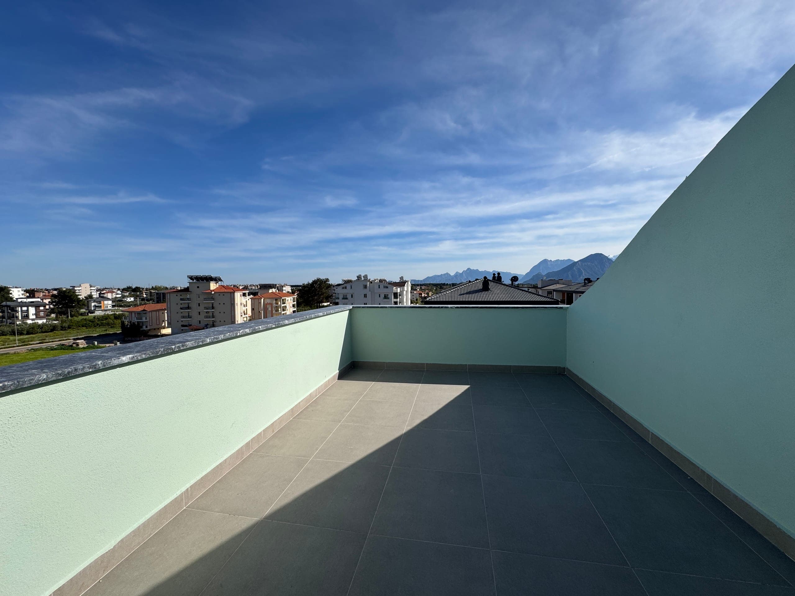 DÖŞEMEALTI BAHÇEYAKA MH 4+1 320M2 DUBLEX DAİRE