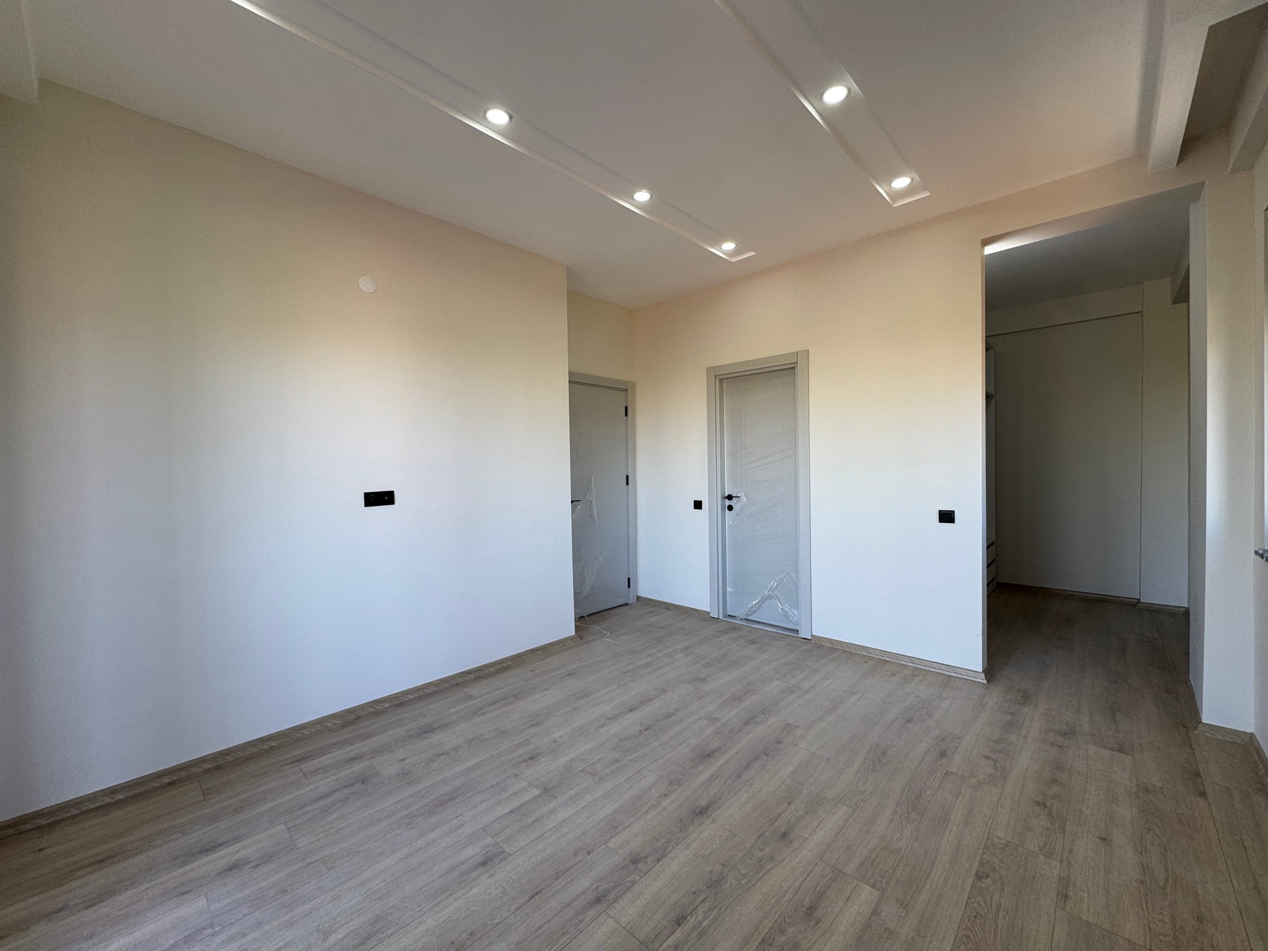 DÖŞEMEALTI BAHÇEYAKA MH 4+1 320M2 DUBLEX DAİRE