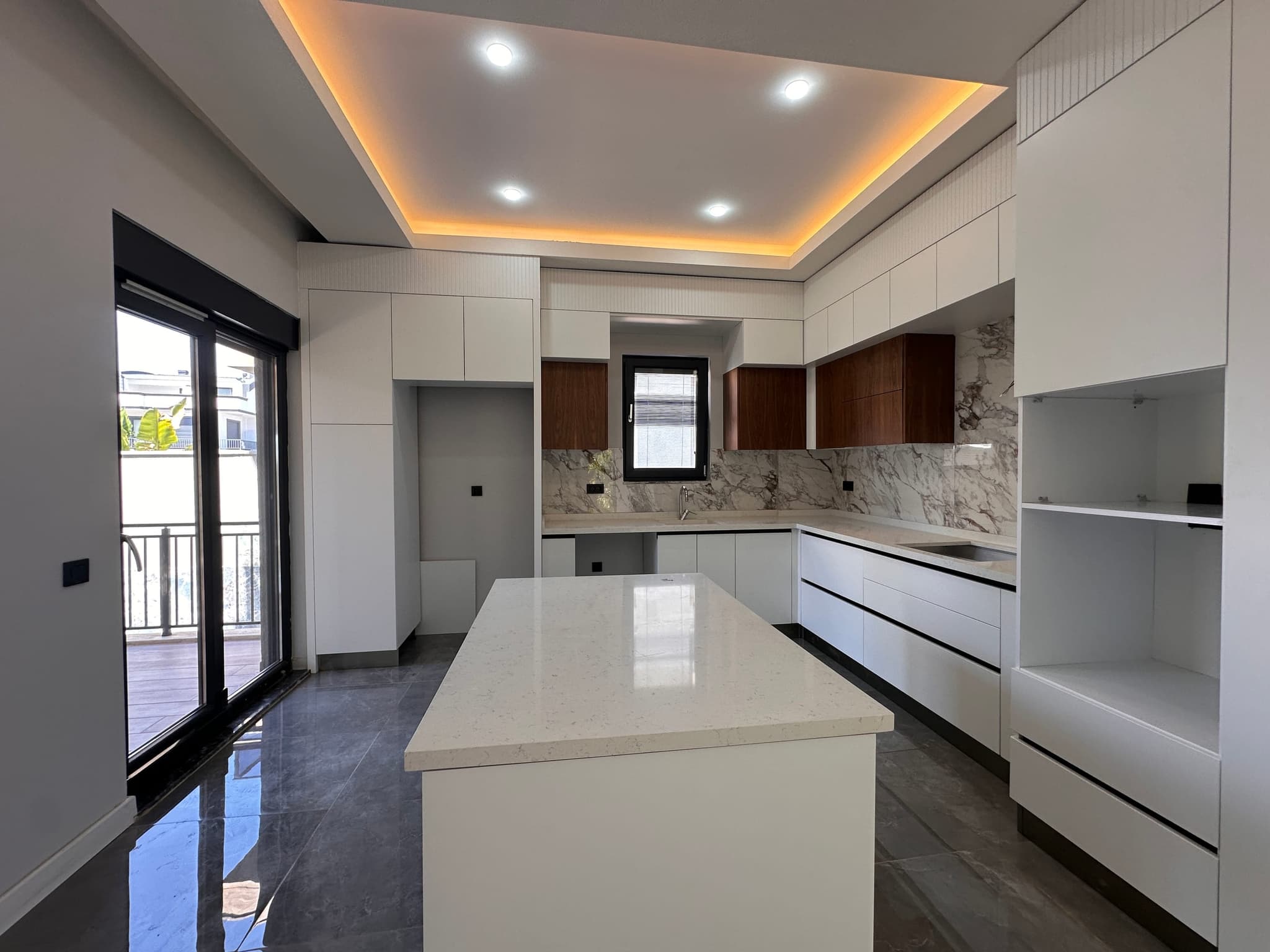 ALTINKALE'DE SİTE İÇERİSİNDE MÜSTAKİL HAVUZLU 5+1 SATILIK VİLLA