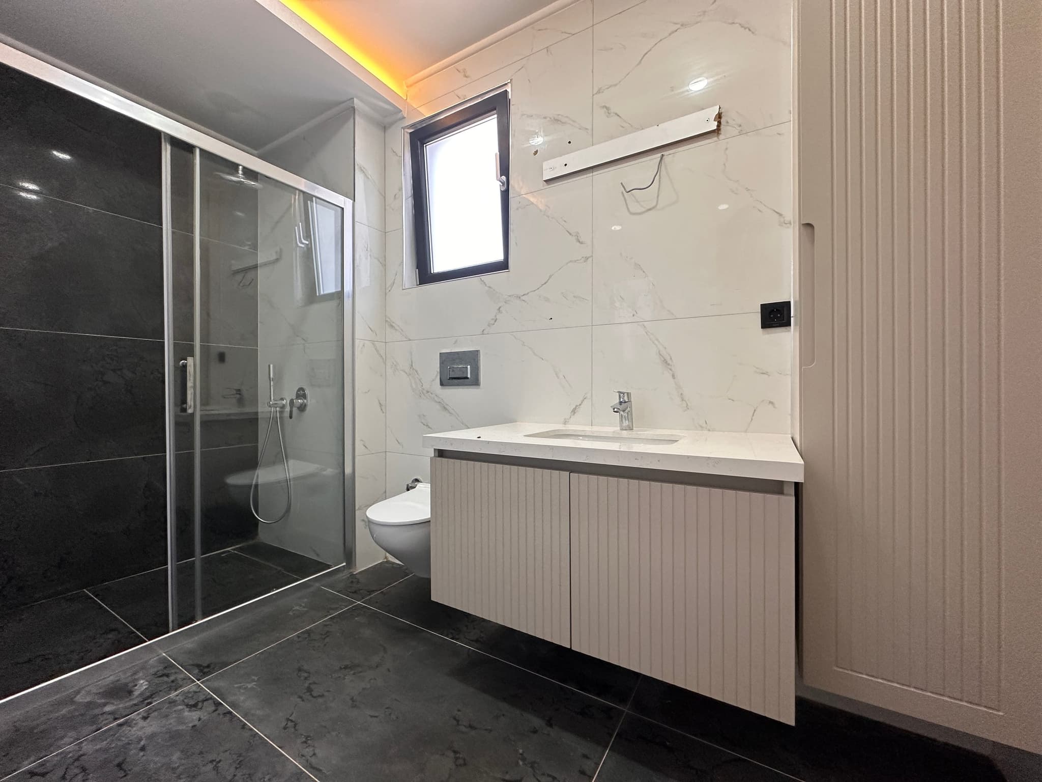 ALTINKALE'DE SİTE İÇERİSİNDE MÜSTAKİL HAVUZLU 5+1 SATILIK VİLLA