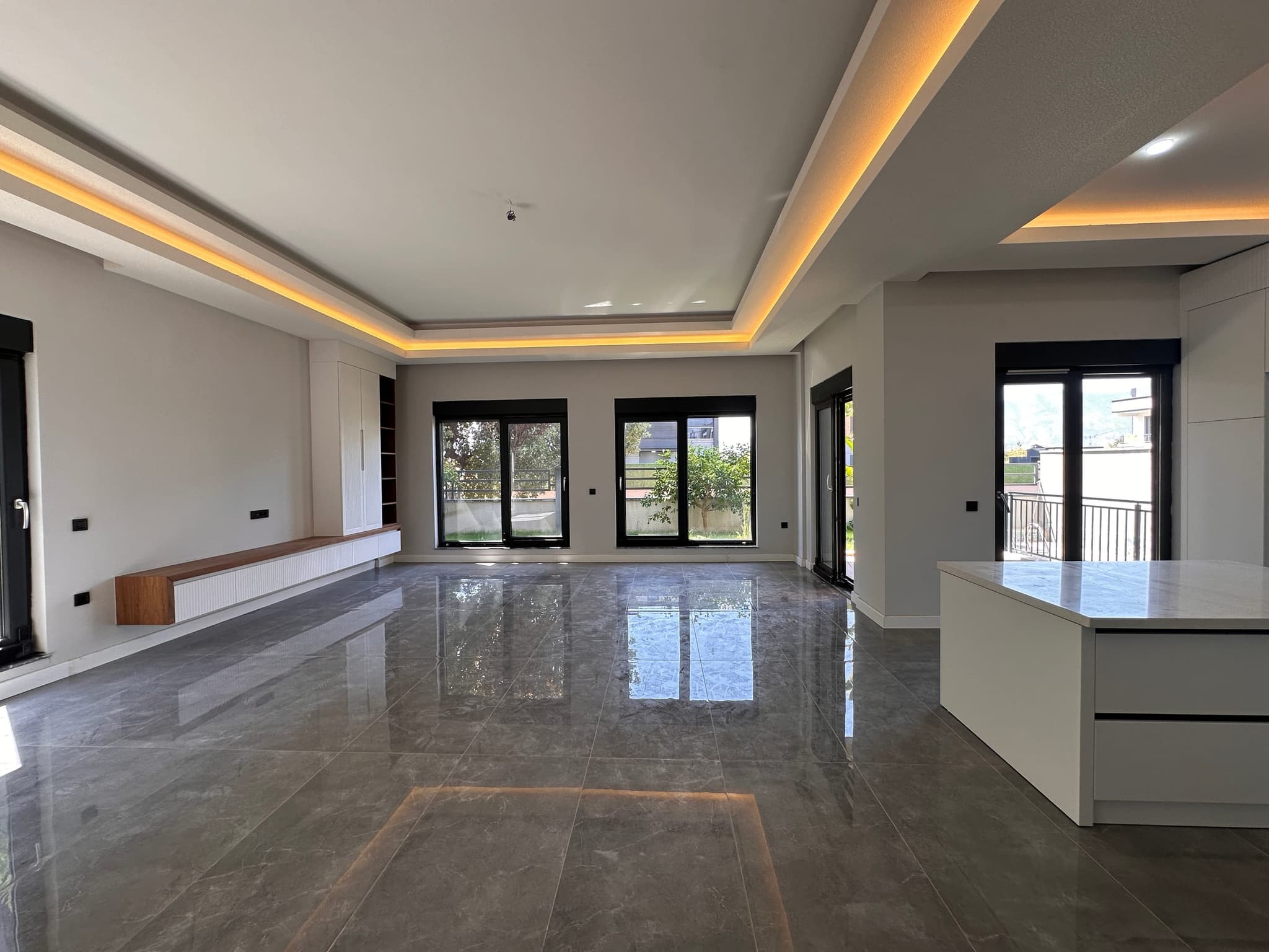 ALTINKALE'DE SİTE İÇERİSİNDE MÜSTAKİL HAVUZLU 5+1 SATILIK VİLLA