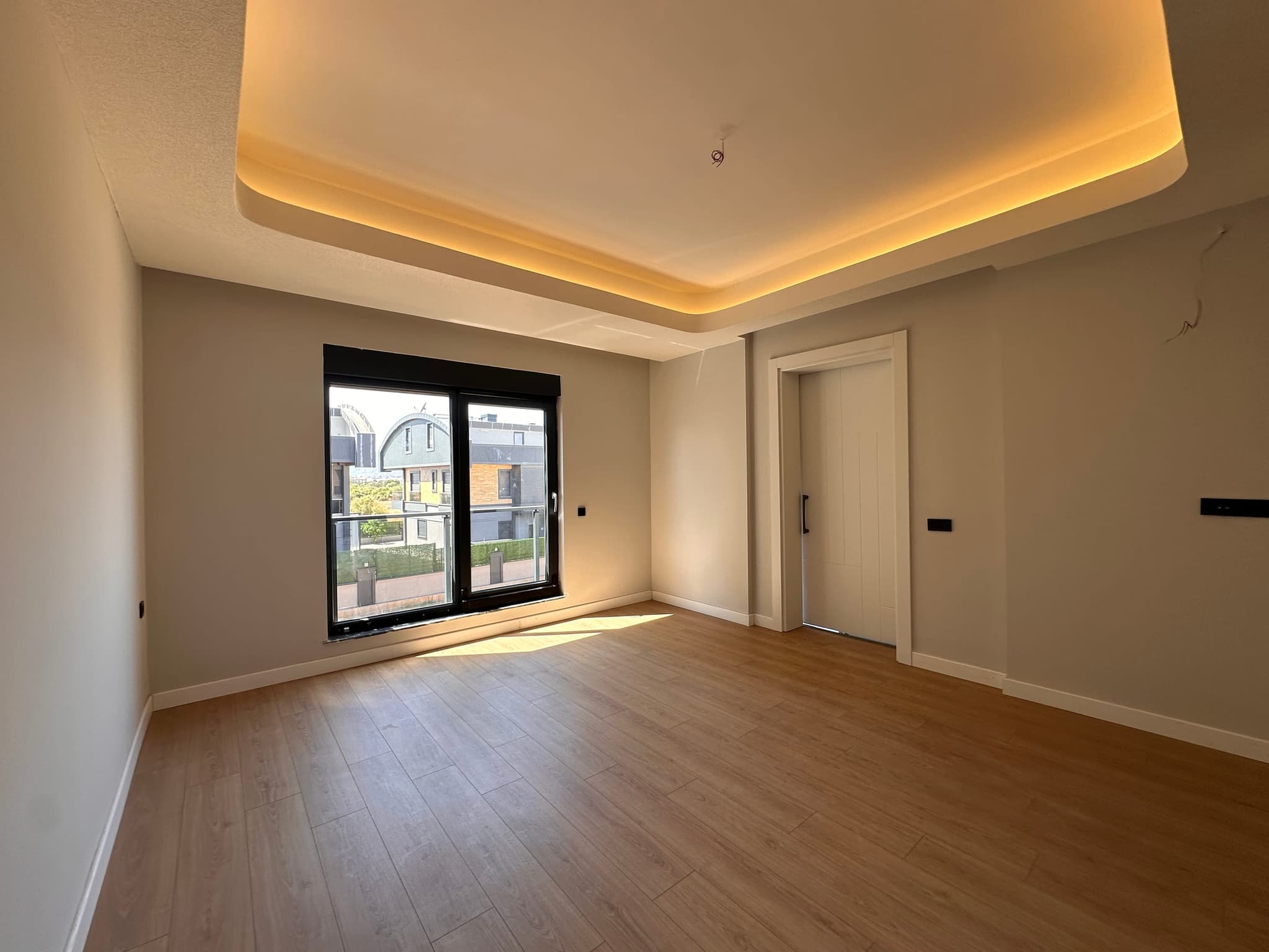 ALTINKALE'DE SİTE İÇERİSİNDE MÜSTAKİL HAVUZLU 5+1 SATILIK VİLLA