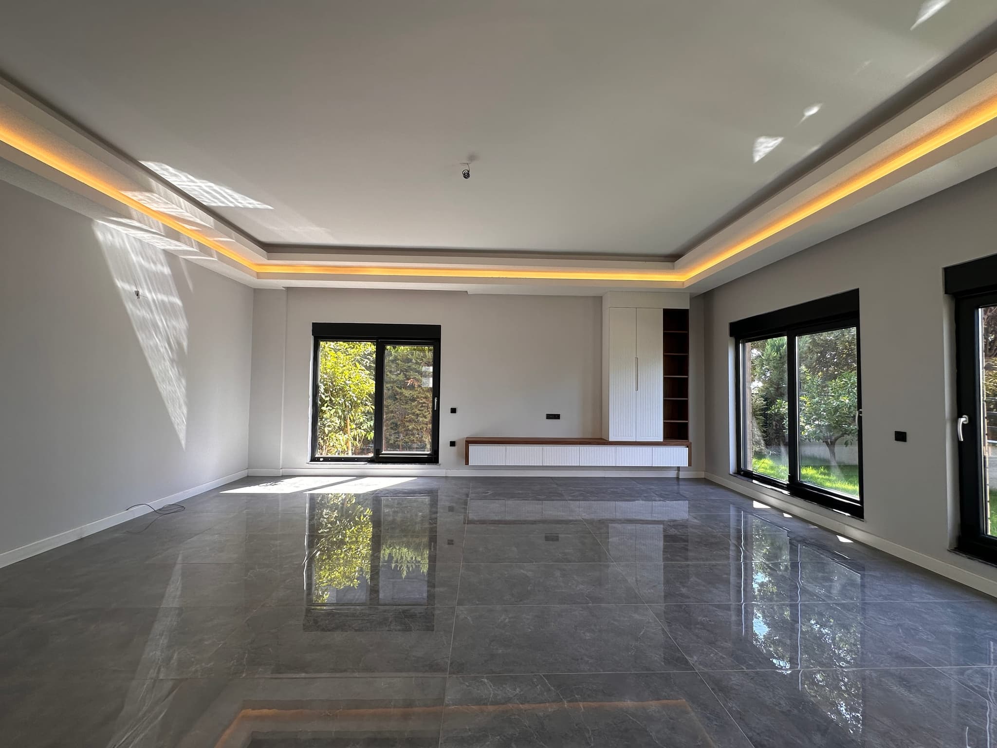 ALTINKALE'DE SİTE İÇERİSİNDE MÜSTAKİL HAVUZLU 5+1 SATILIK VİLLA
