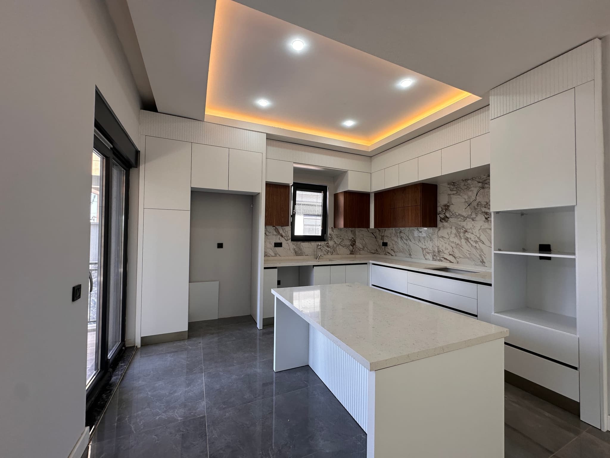 ALTINKALE'DE SİTE İÇERİSİNDE MÜSTAKİL HAVUZLU 5+1 SATILIK VİLLA