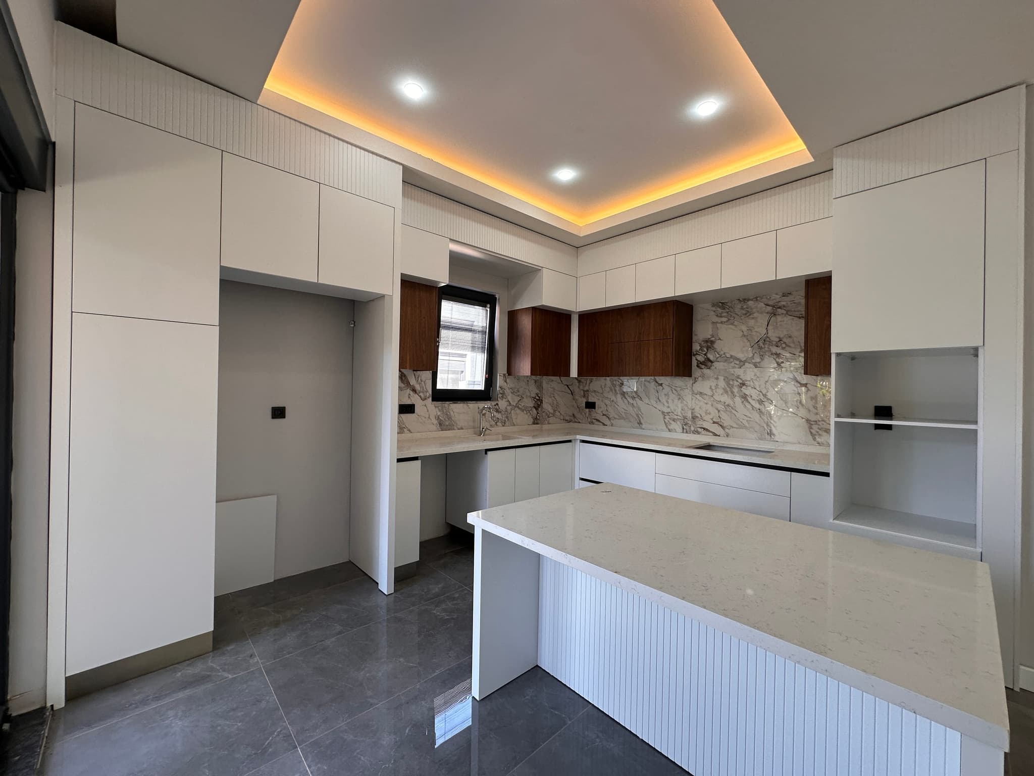 ALTINKALE'DE SİTE İÇERİSİNDE MÜSTAKİL HAVUZLU 5+1 SATILIK VİLLA