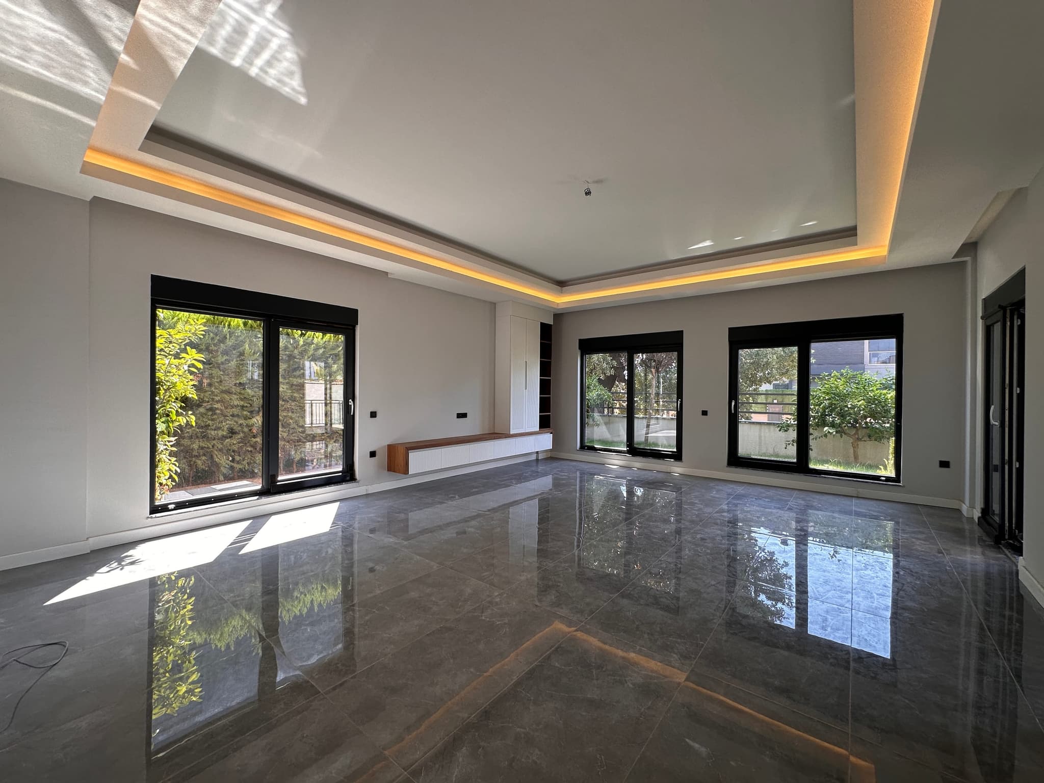 ALTINKALE'DE SİTE İÇERİSİNDE MÜSTAKİL HAVUZLU 5+1 SATILIK VİLLA