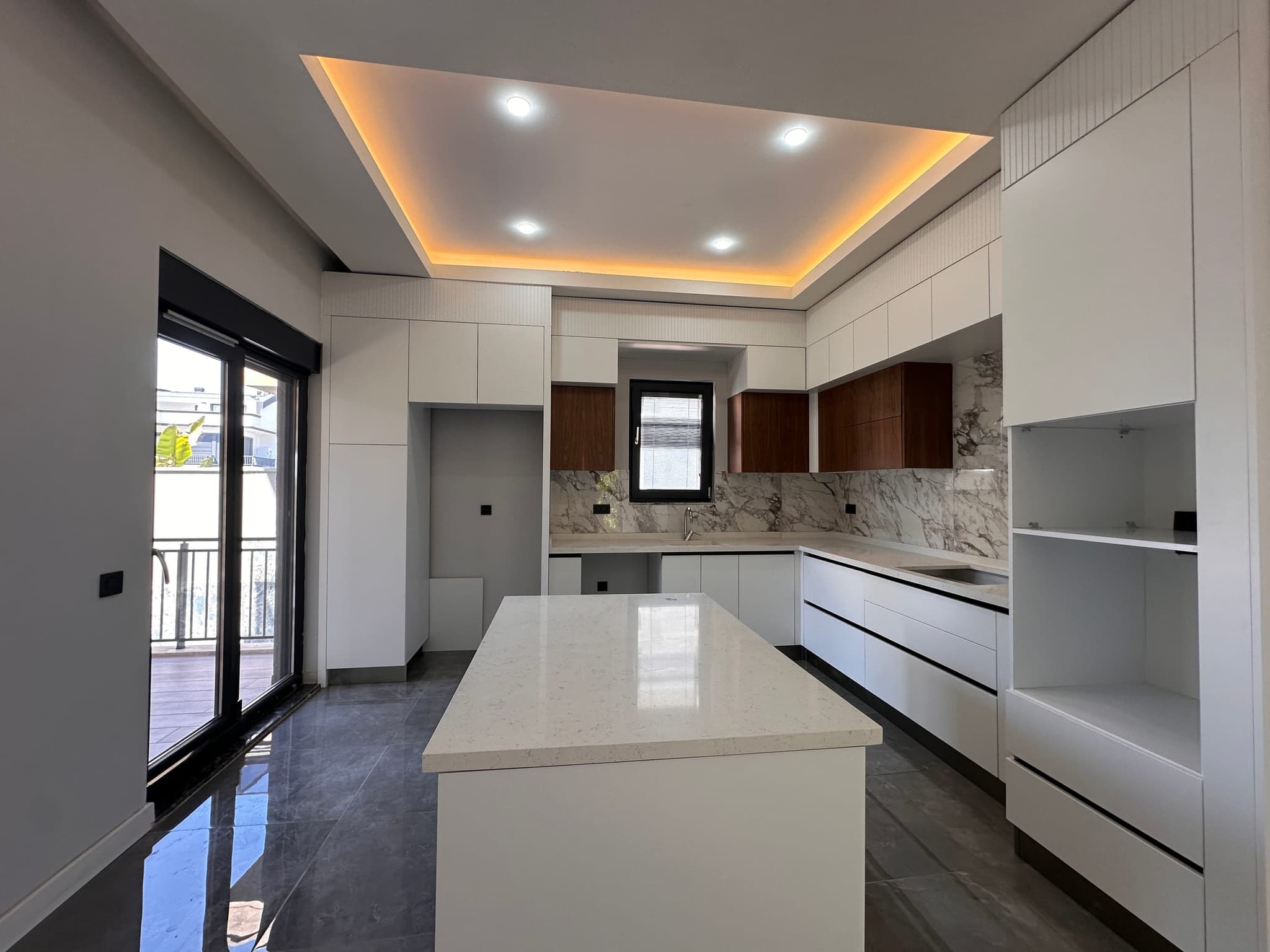ALTINKALE'DE SİTE İÇERİSİNDE MÜSTAKİL HAVUZLU 5+1 SATILIK VİLLA
