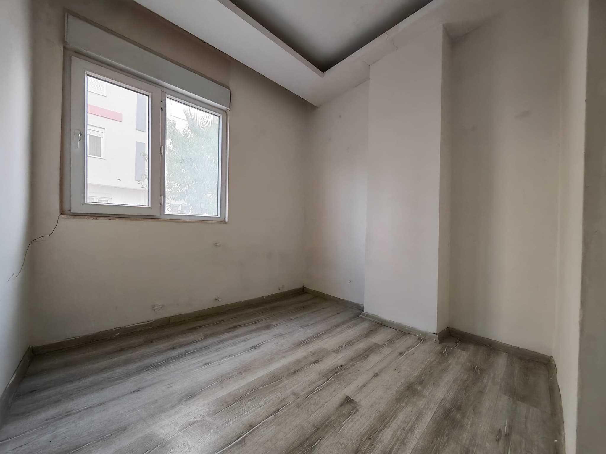 GÖÇERLERDE HAVUZLU SİTEDE 1+1 YÜKSEK GİRİŞ