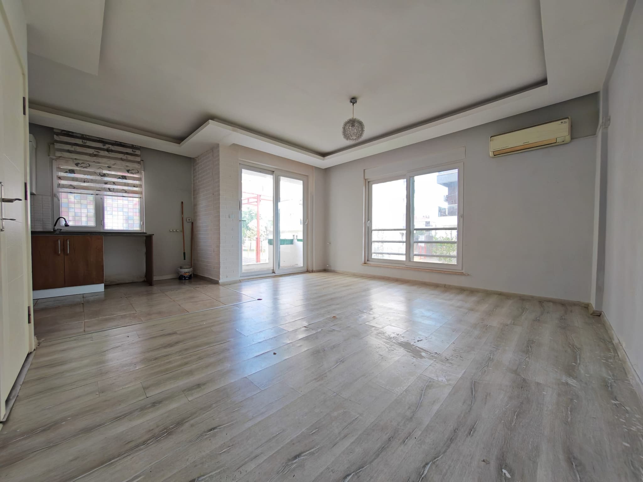GÖÇERLERDE HAVUZLU SİTEDE 1+1 YÜKSEK GİRİŞ