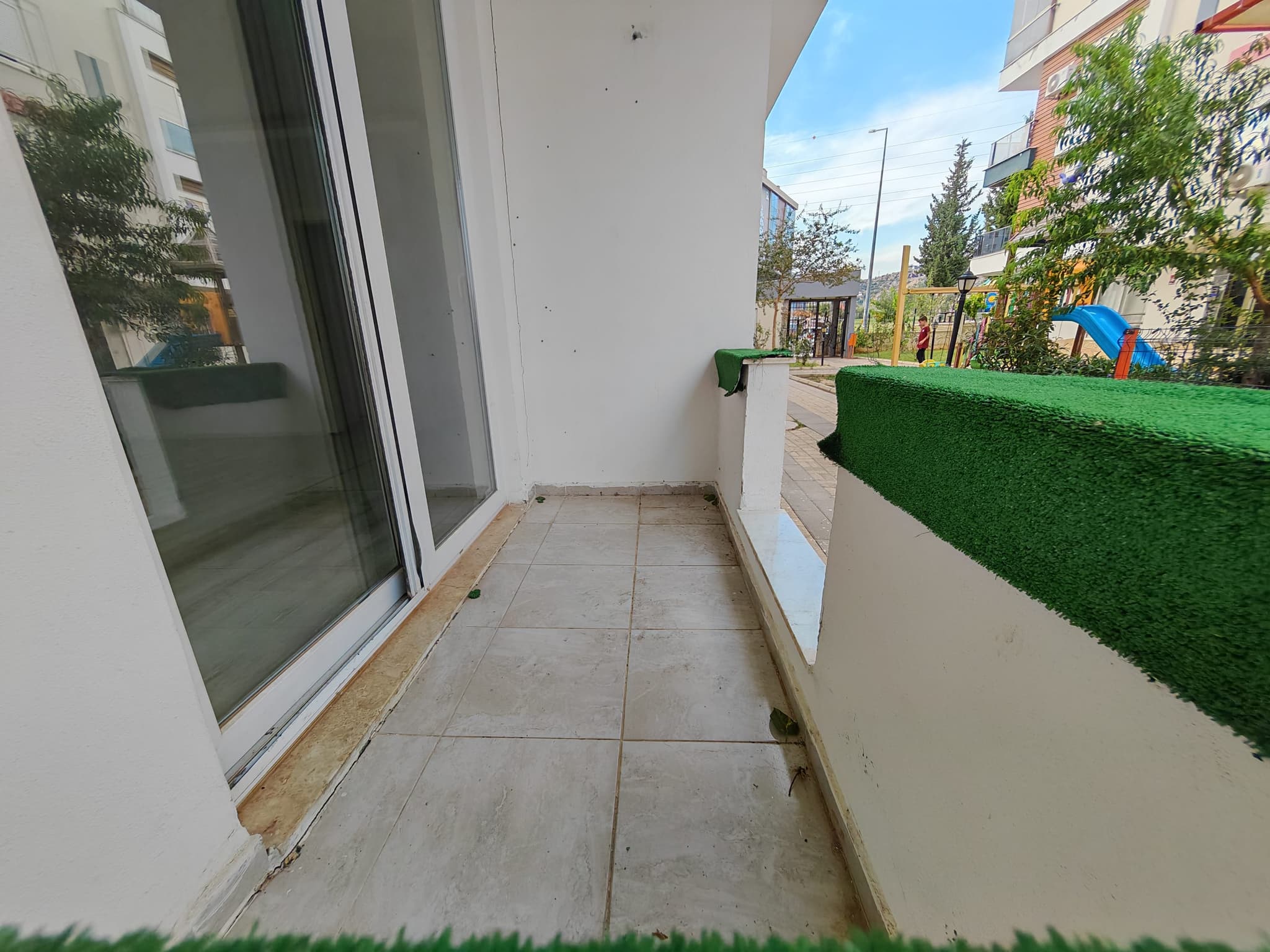 GÖÇERLERDE HAVUZLU SİTEDE 1+1 YÜKSEK GİRİŞ