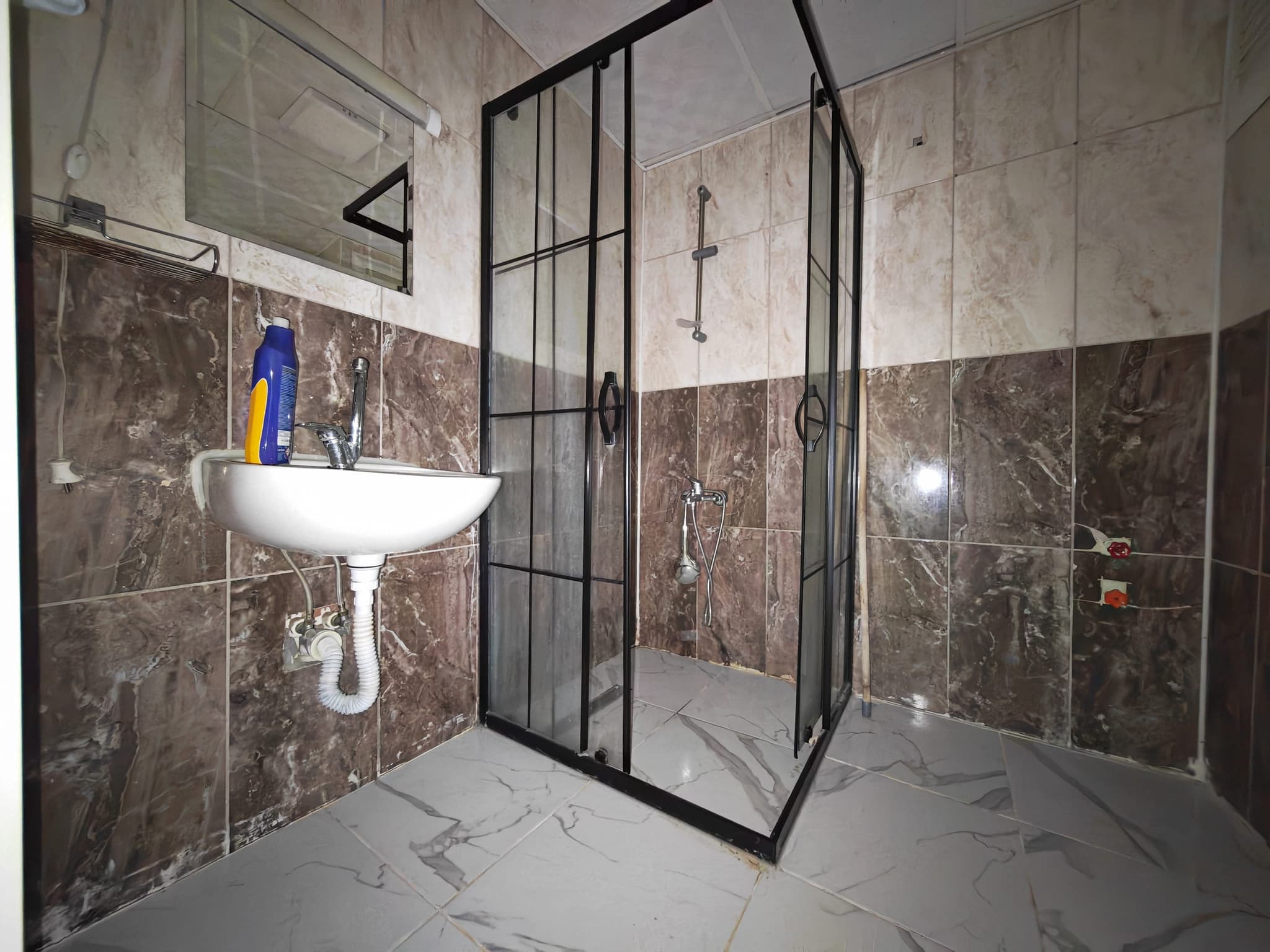 GÖÇERLERDE HAVUZLU SİTEDE 1+1 YÜKSEK GİRİŞ