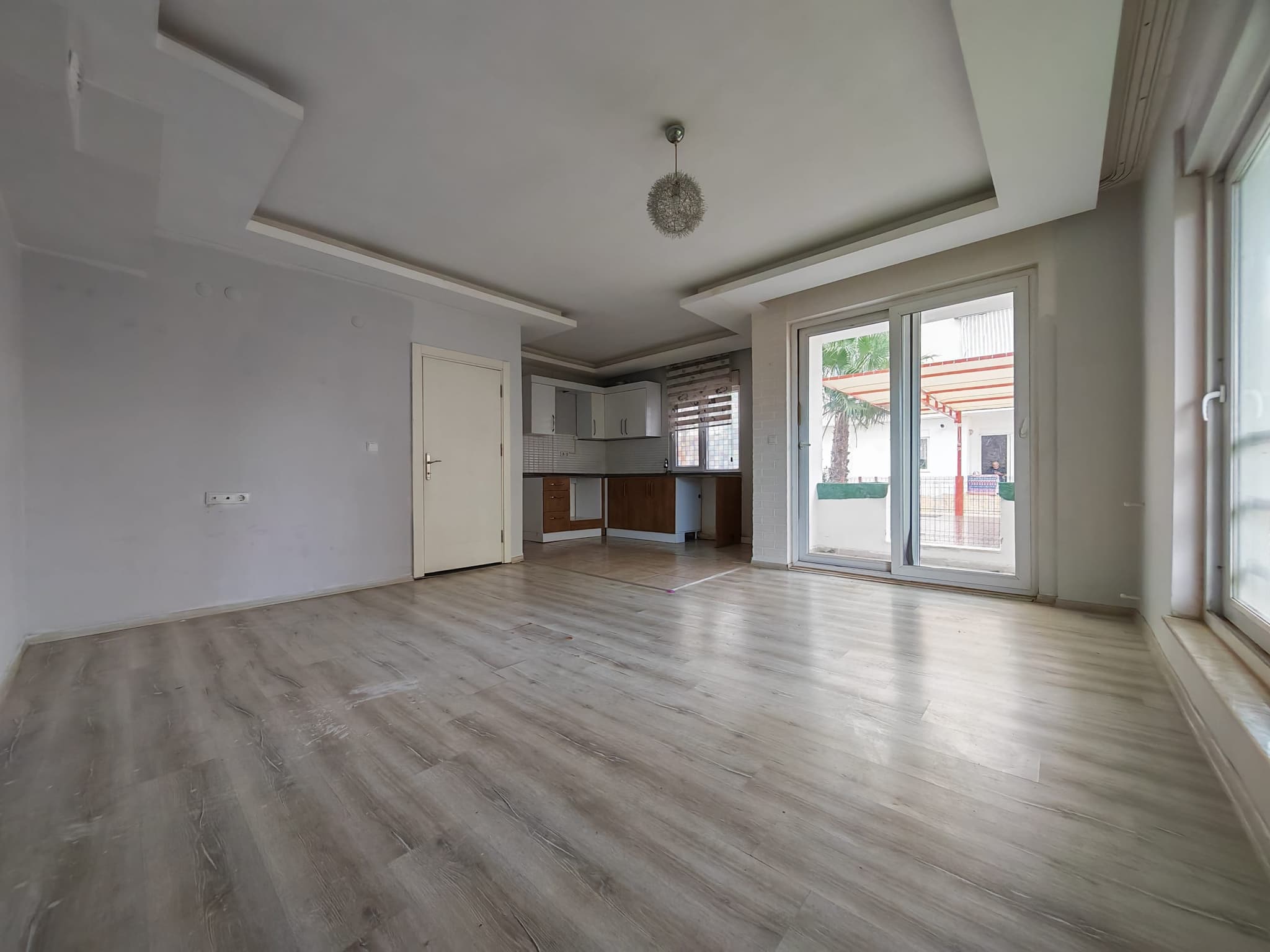 GÖÇERLERDE HAVUZLU SİTEDE 1+1 YÜKSEK GİRİŞ