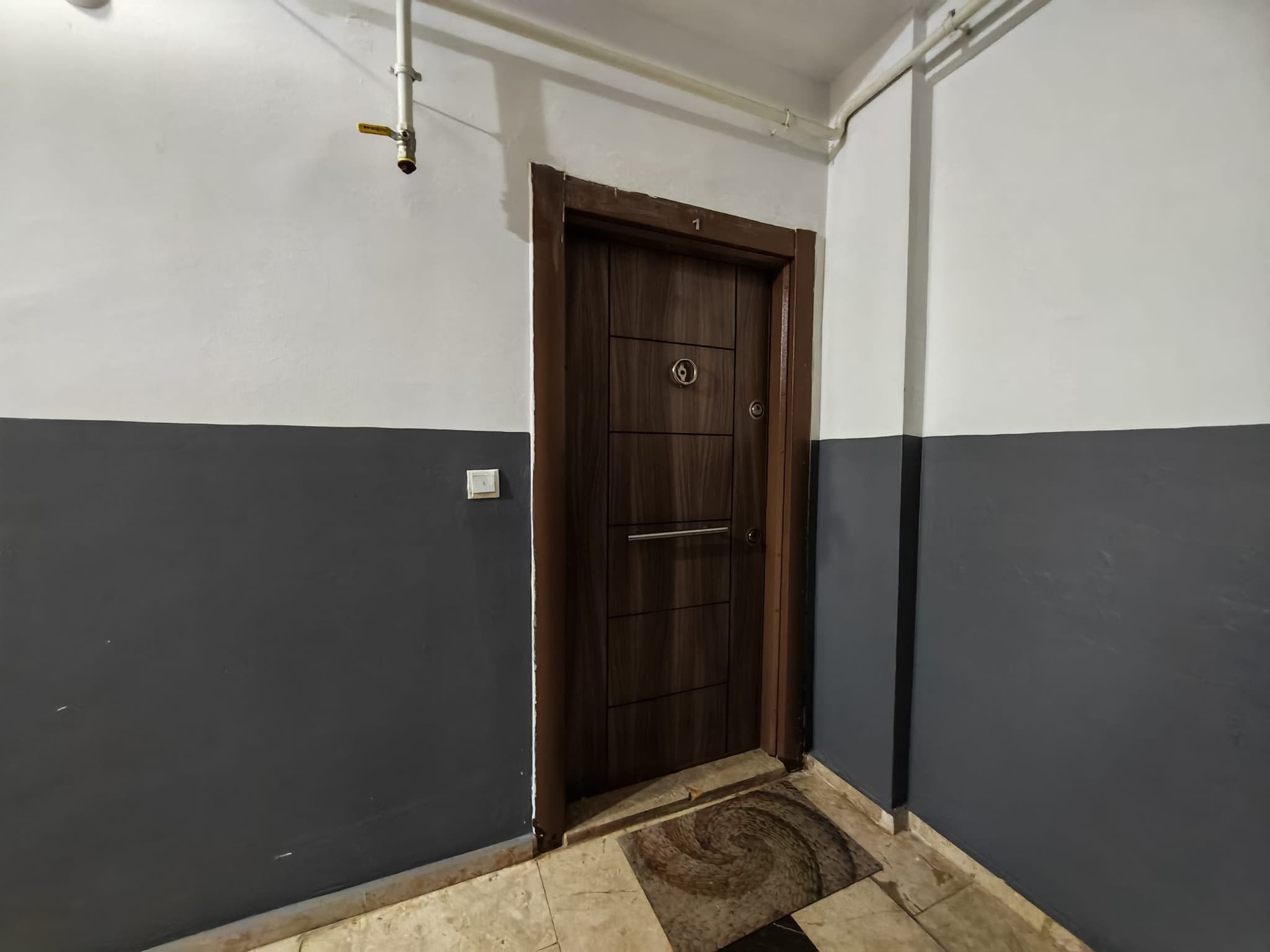 GÖÇERLERDE HAVUZLU SİTEDE 1+1 YÜKSEK GİRİŞ