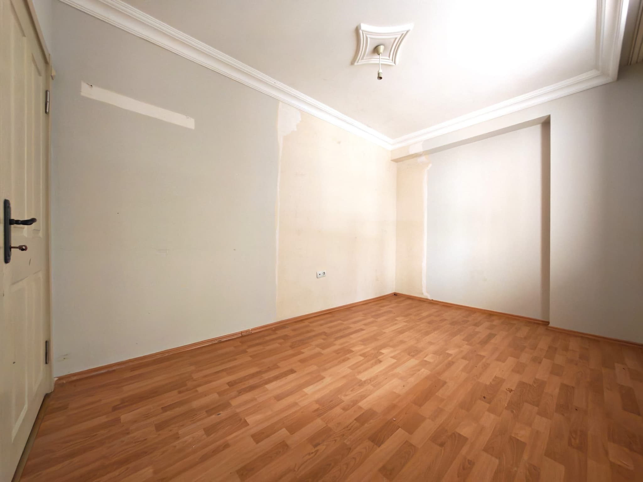 DUTLUBAHÇE'DE EMİN EVİME UYGUN 1+1 AYRI MUTFAK PARK KARŞISI
