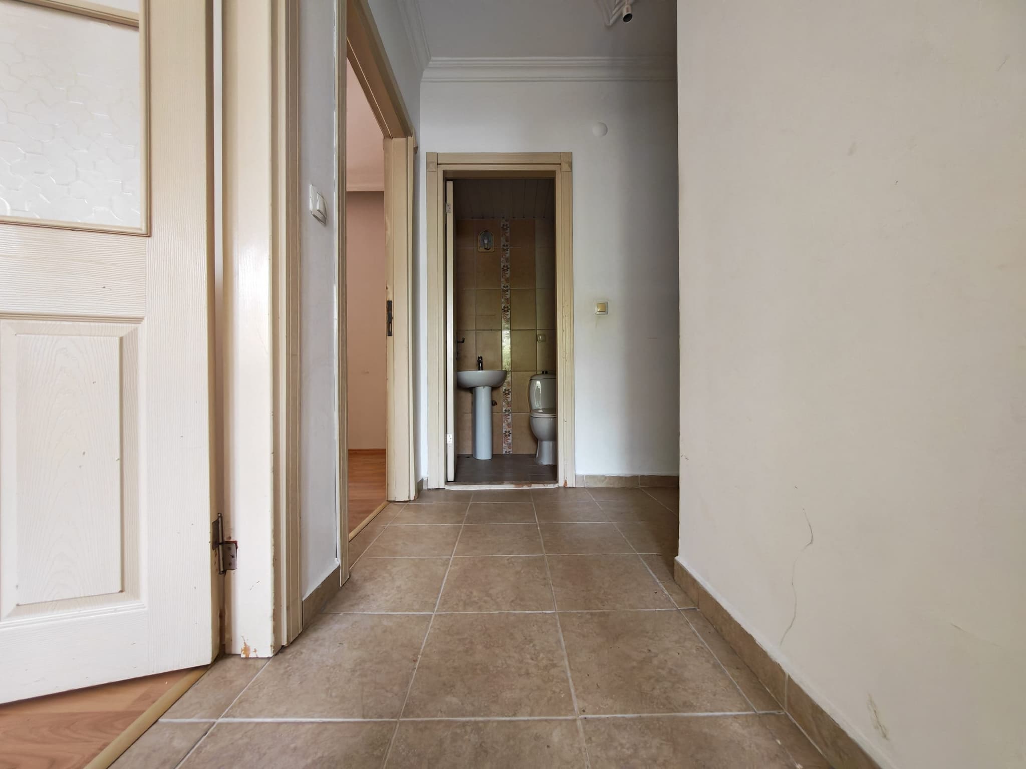 DUTLUBAHÇE'DE EMİN EVİME UYGUN 1+1 AYRI MUTFAK PARK KARŞISI