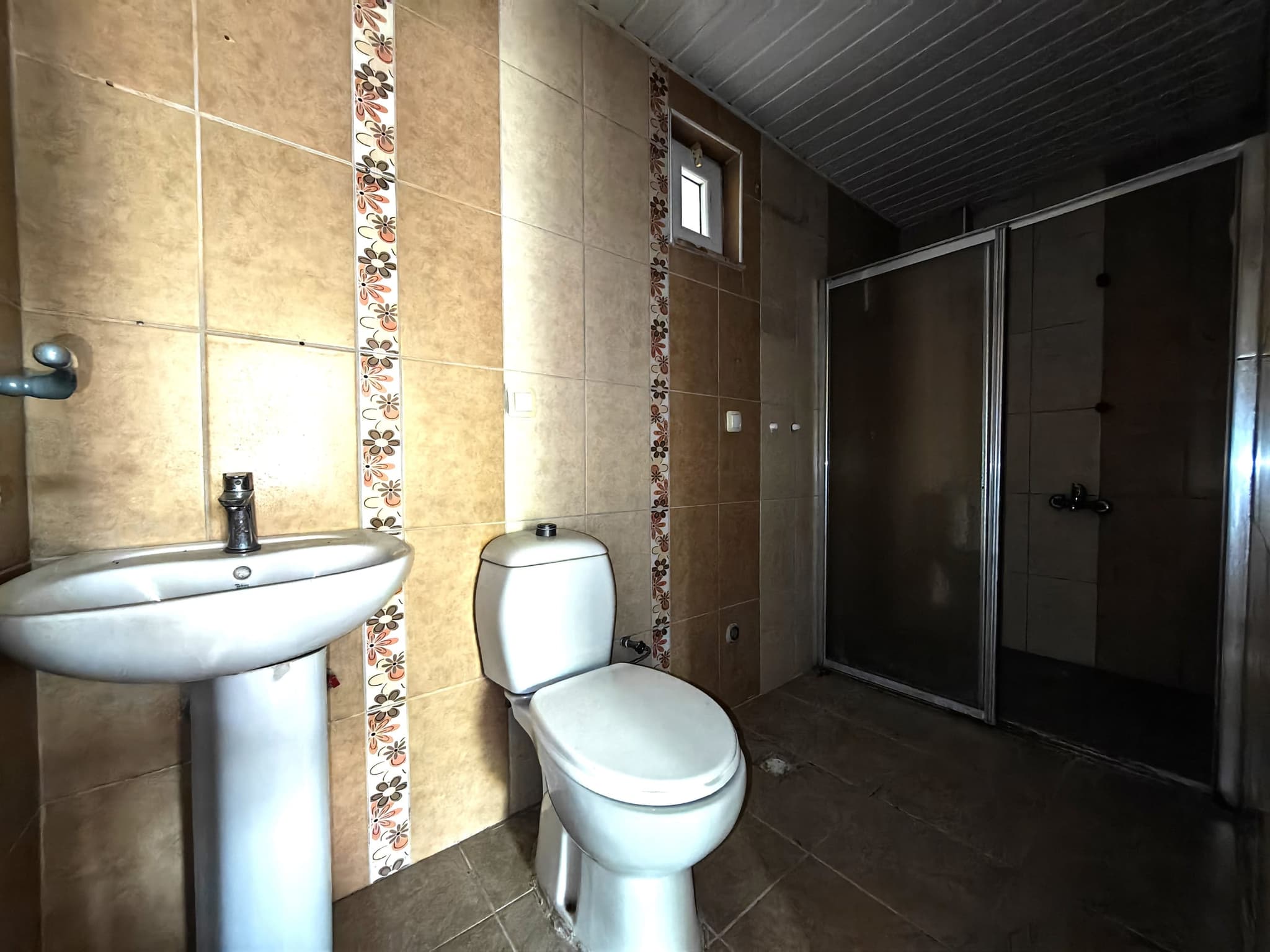 DUTLUBAHÇE'DE EMİN EVİME UYGUN 1+1 AYRI MUTFAK PARK KARŞISI