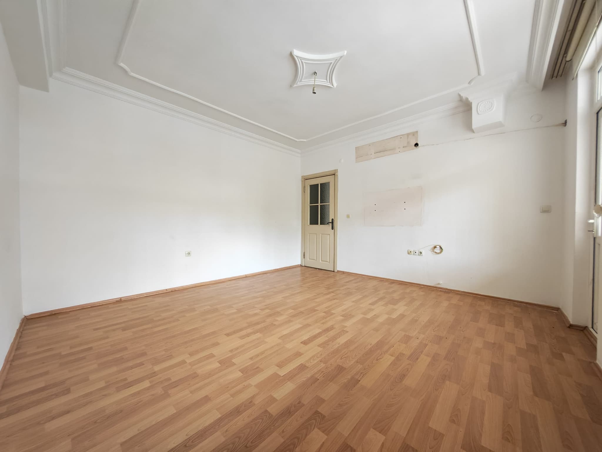 DUTLUBAHÇE'DE EMİN EVİME UYGUN 1+1 AYRI MUTFAK PARK KARŞISI