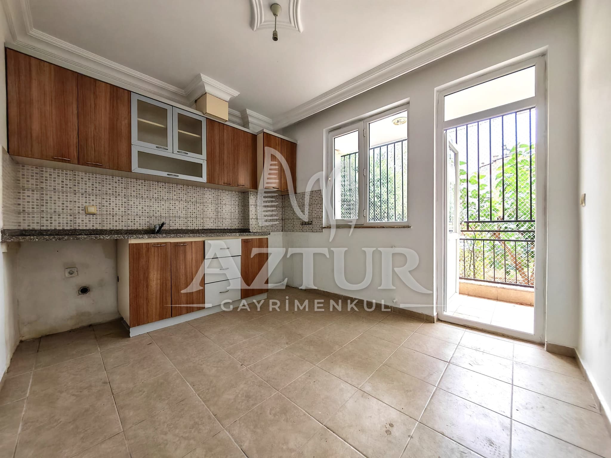 DUTLUBAHÇE'DE EMİN EVİME UYGUN 1+1 AYRI MUTFAK PARK KARŞISI