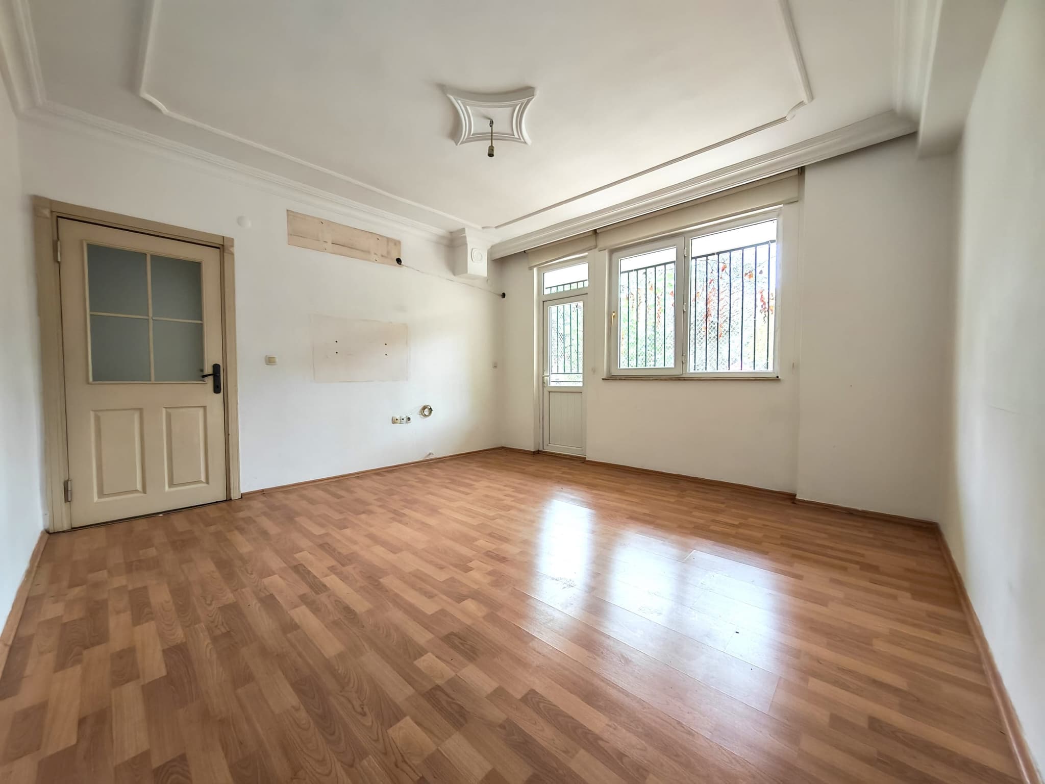 DUTLUBAHÇE'DE EMİN EVİME UYGUN 1+1 AYRI MUTFAK PARK KARŞISI
