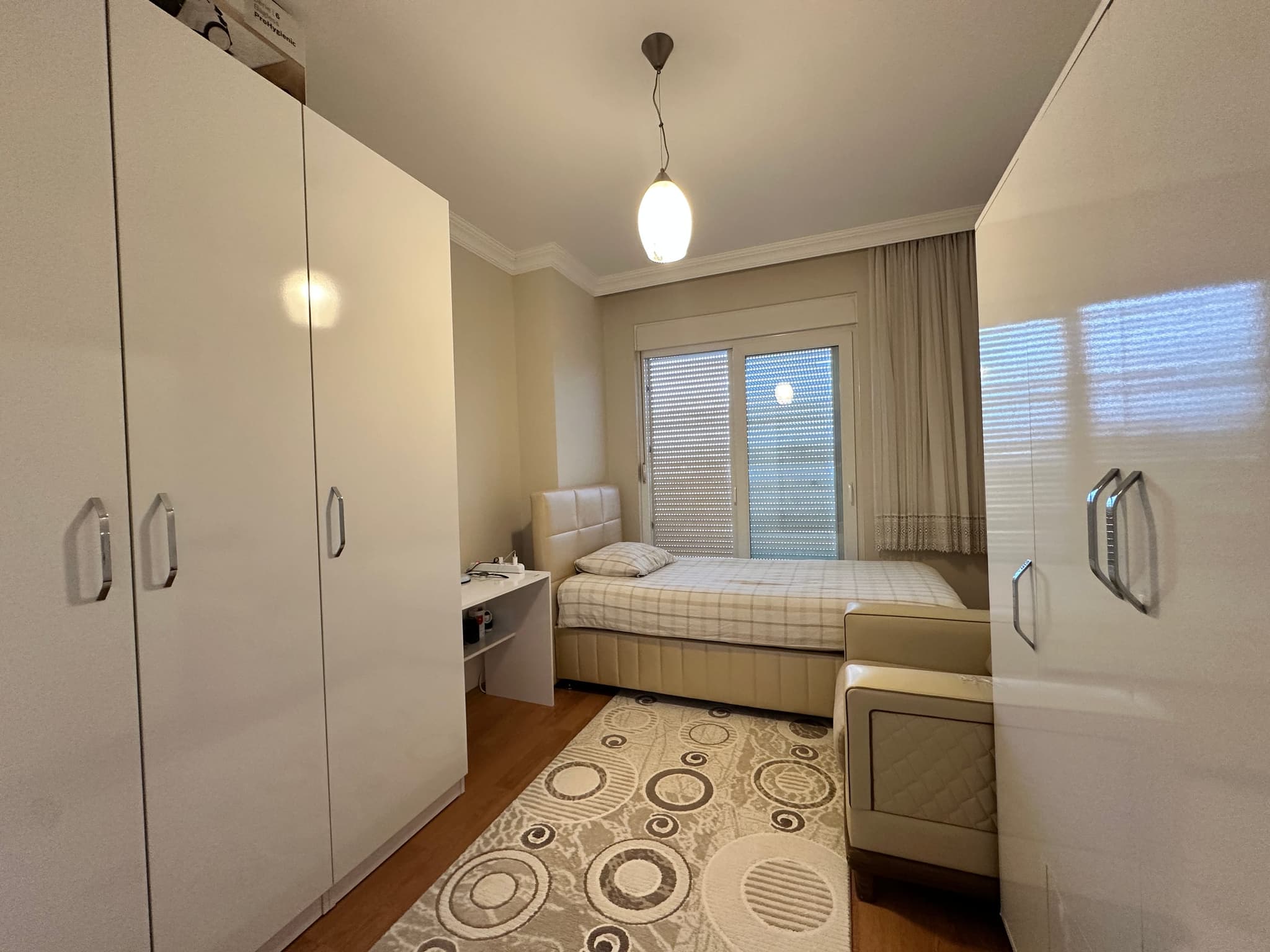 DURALİLER'DE HAVUZLU SİTE İÇİNDE GENİŞ M2 3+1 SATILIK DAİRE
