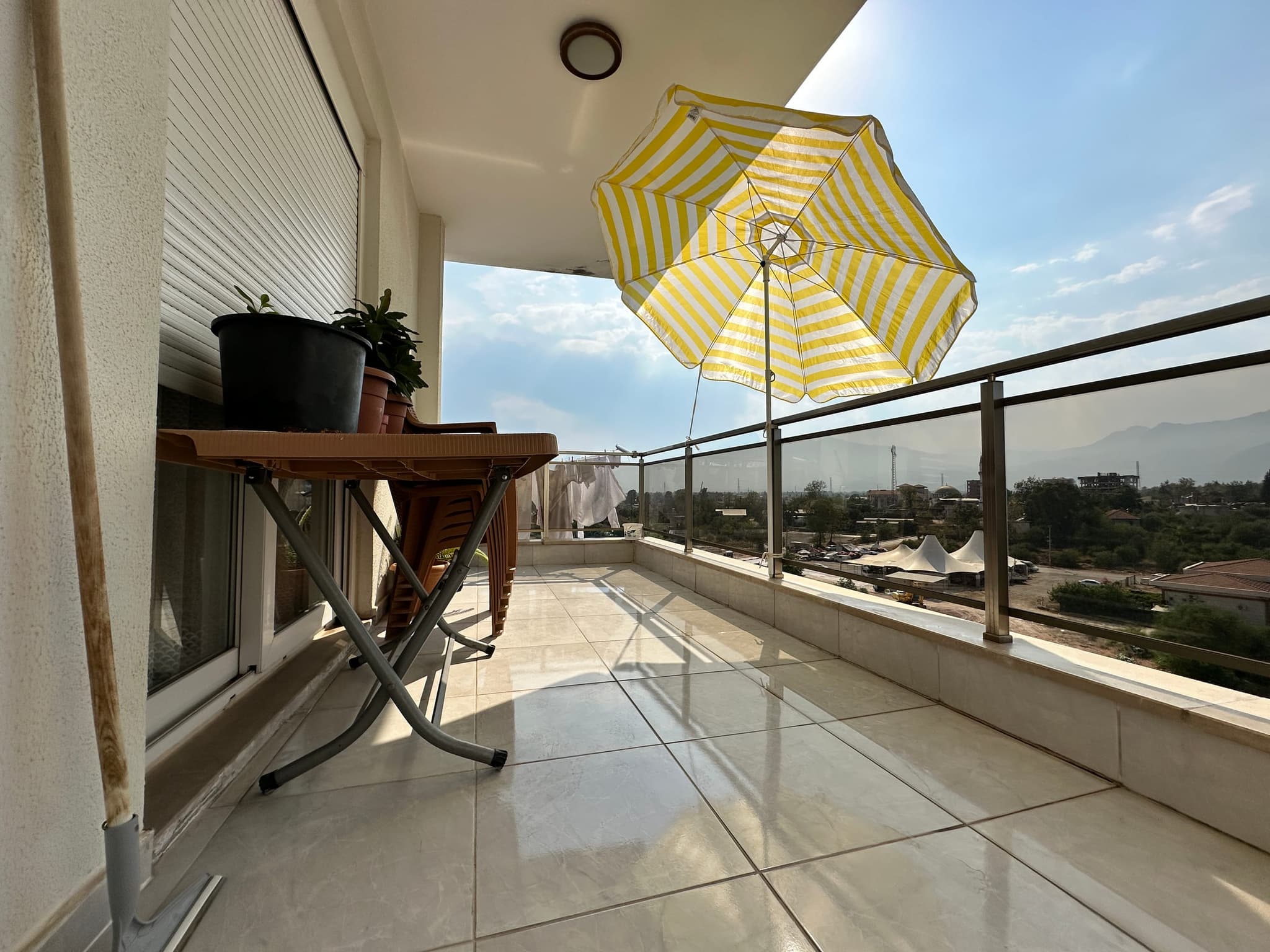 DURALİLER'DE HAVUZLU SİTE İÇİNDE GENİŞ M2 3+1 SATILIK DAİRE