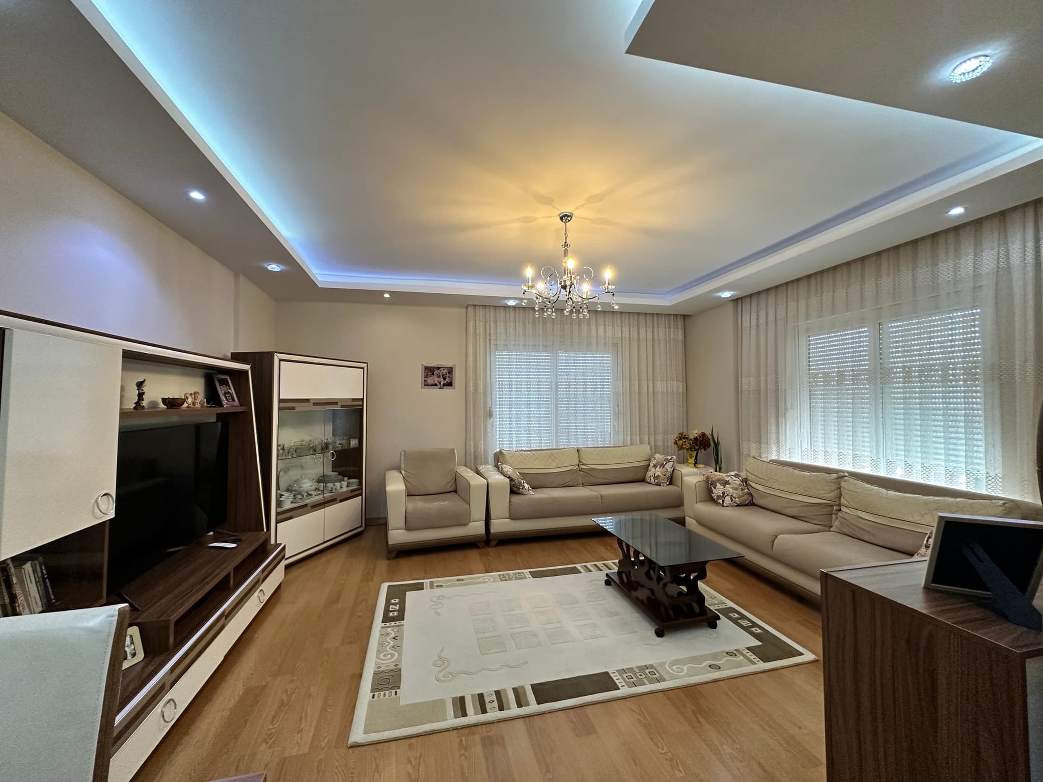 DURALİLER'DE HAVUZLU SİTE İÇİNDE GENİŞ M2 3+1 SATILIK DAİRE
