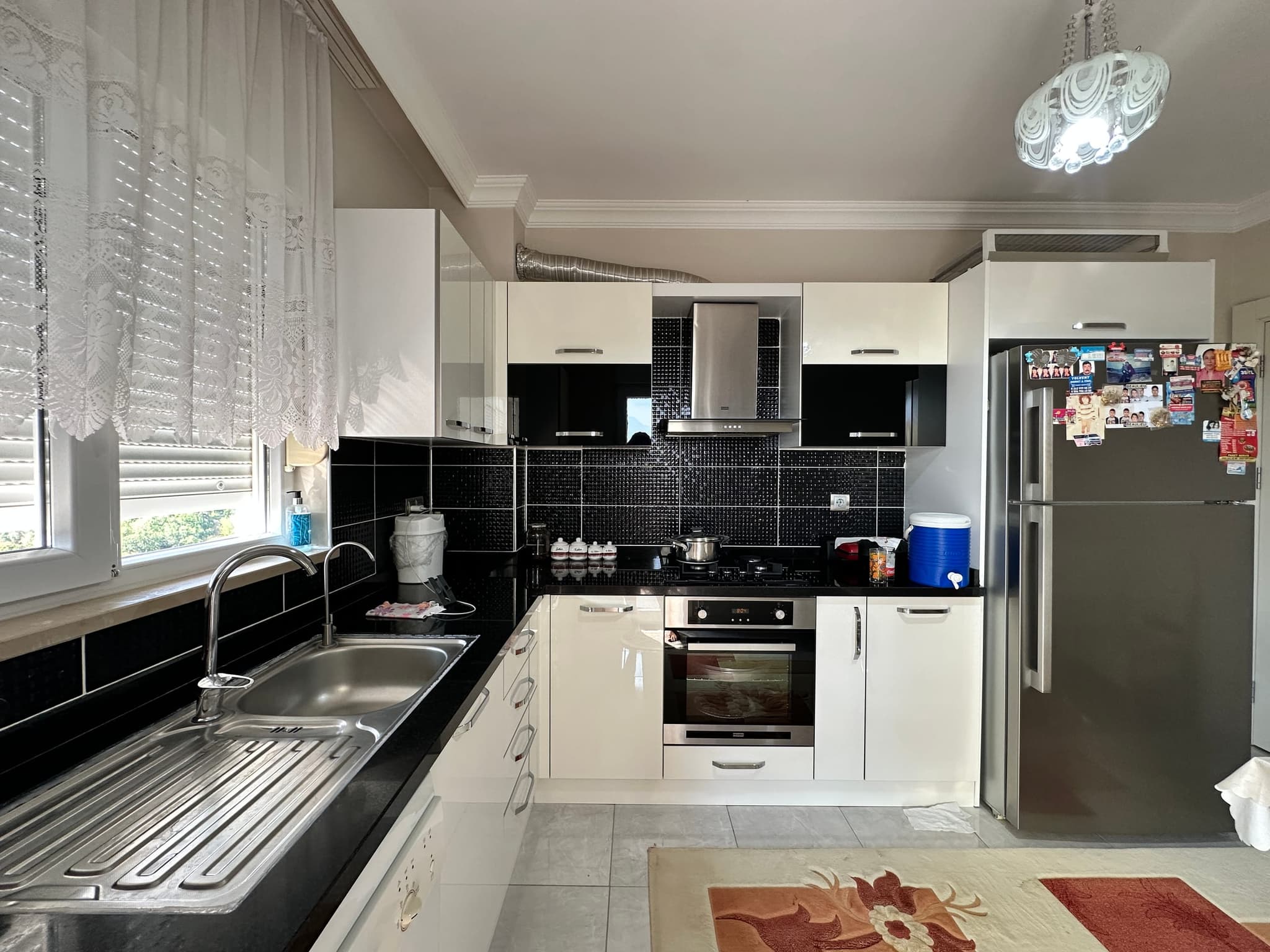 DURALİLER'DE HAVUZLU SİTE İÇİNDE GENİŞ M2 3+1 SATILIK DAİRE