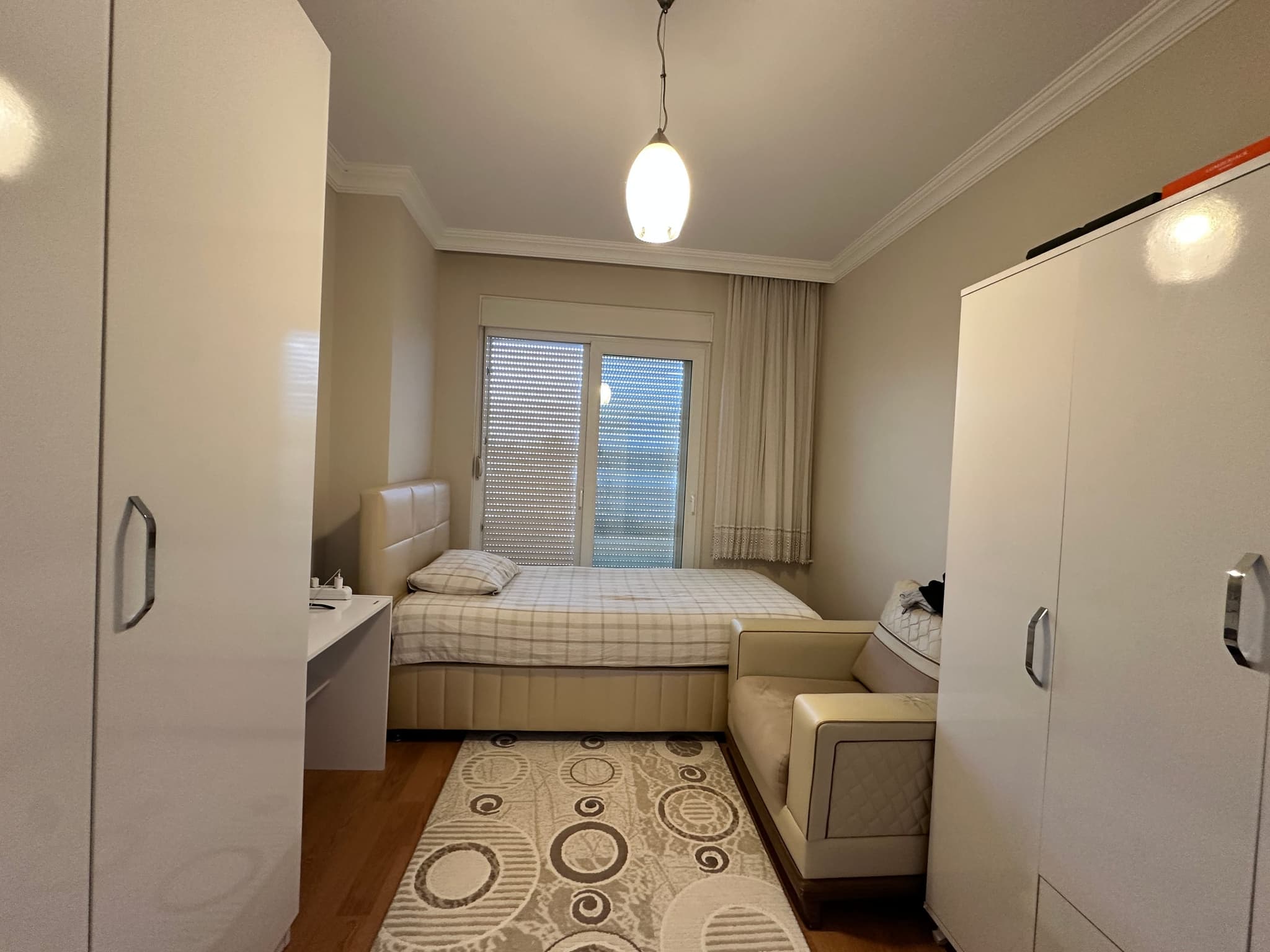 DURALİLER'DE HAVUZLU SİTE İÇİNDE GENİŞ M2 3+1 SATILIK DAİRE