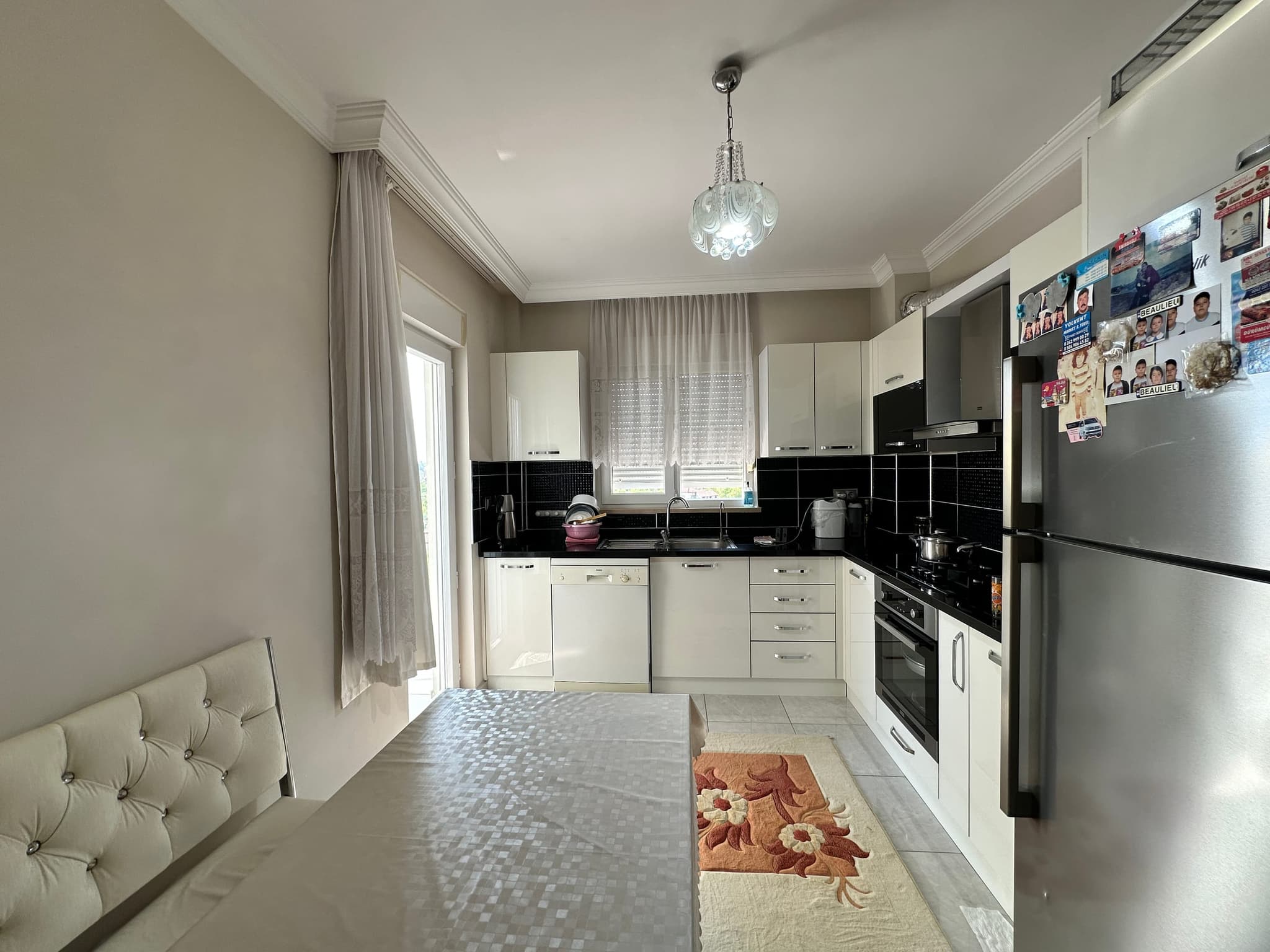 DURALİLER'DE HAVUZLU SİTE İÇİNDE GENİŞ M2 3+1 SATILIK DAİRE