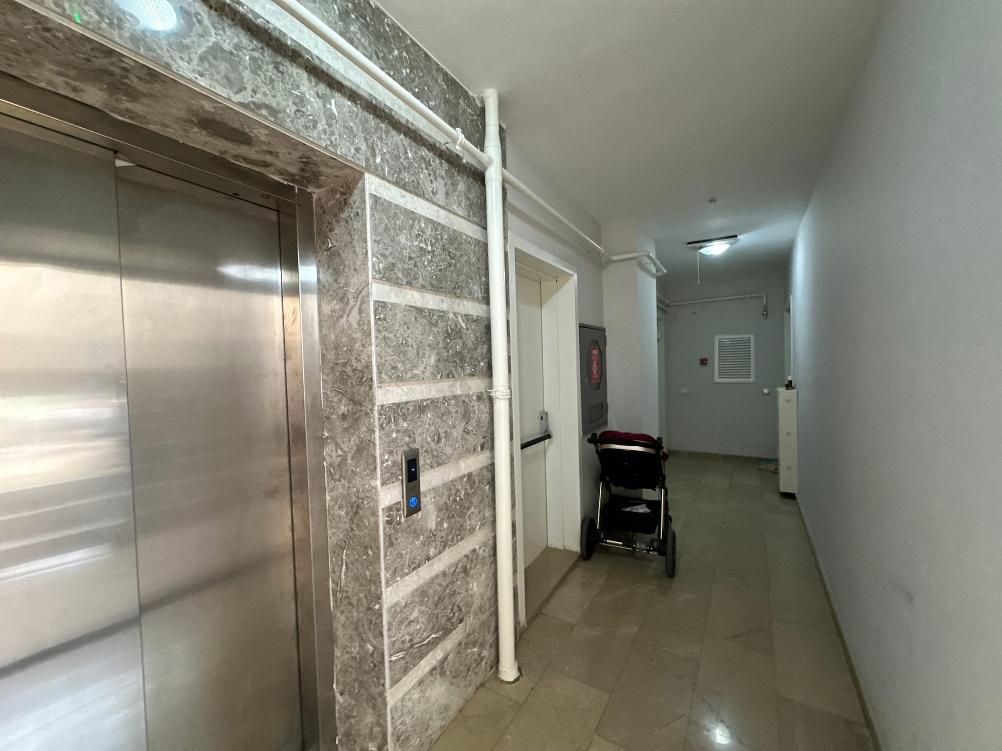 DURALİLER'DE HAVUZLU SİTE İÇİNDE GENİŞ M2 3+1 SATILIK DAİRE