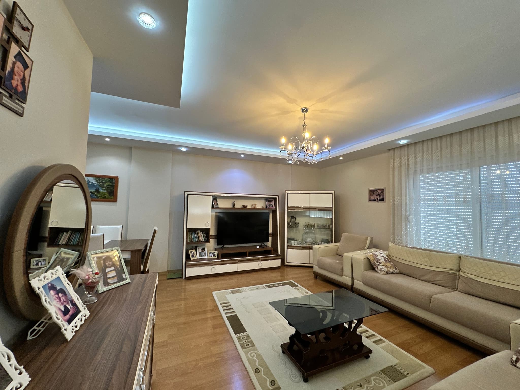 DURALİLER'DE HAVUZLU SİTE İÇİNDE GENİŞ M2 3+1 SATILIK DAİRE