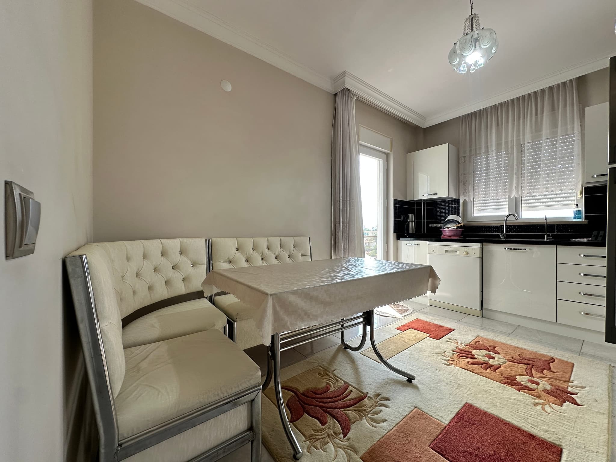 DURALİLER'DE HAVUZLU SİTE İÇİNDE GENİŞ M2 3+1 SATILIK DAİRE