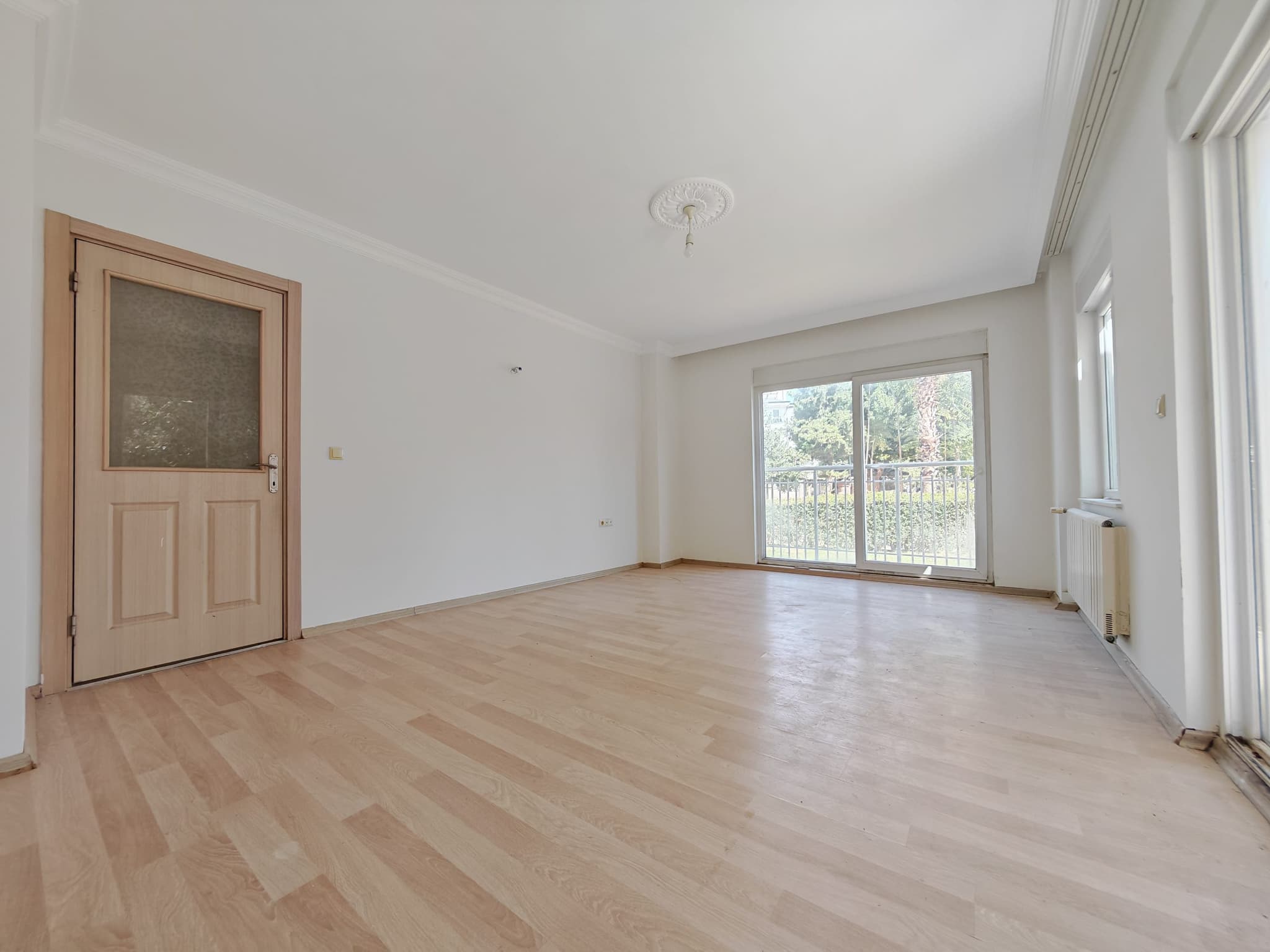 HÜSNÜ KARAKAŞ'TA HAVUZLU SİTE İÇİNDE AYRI MUTFAK 2+1 YÜKSEK GİRİŞ