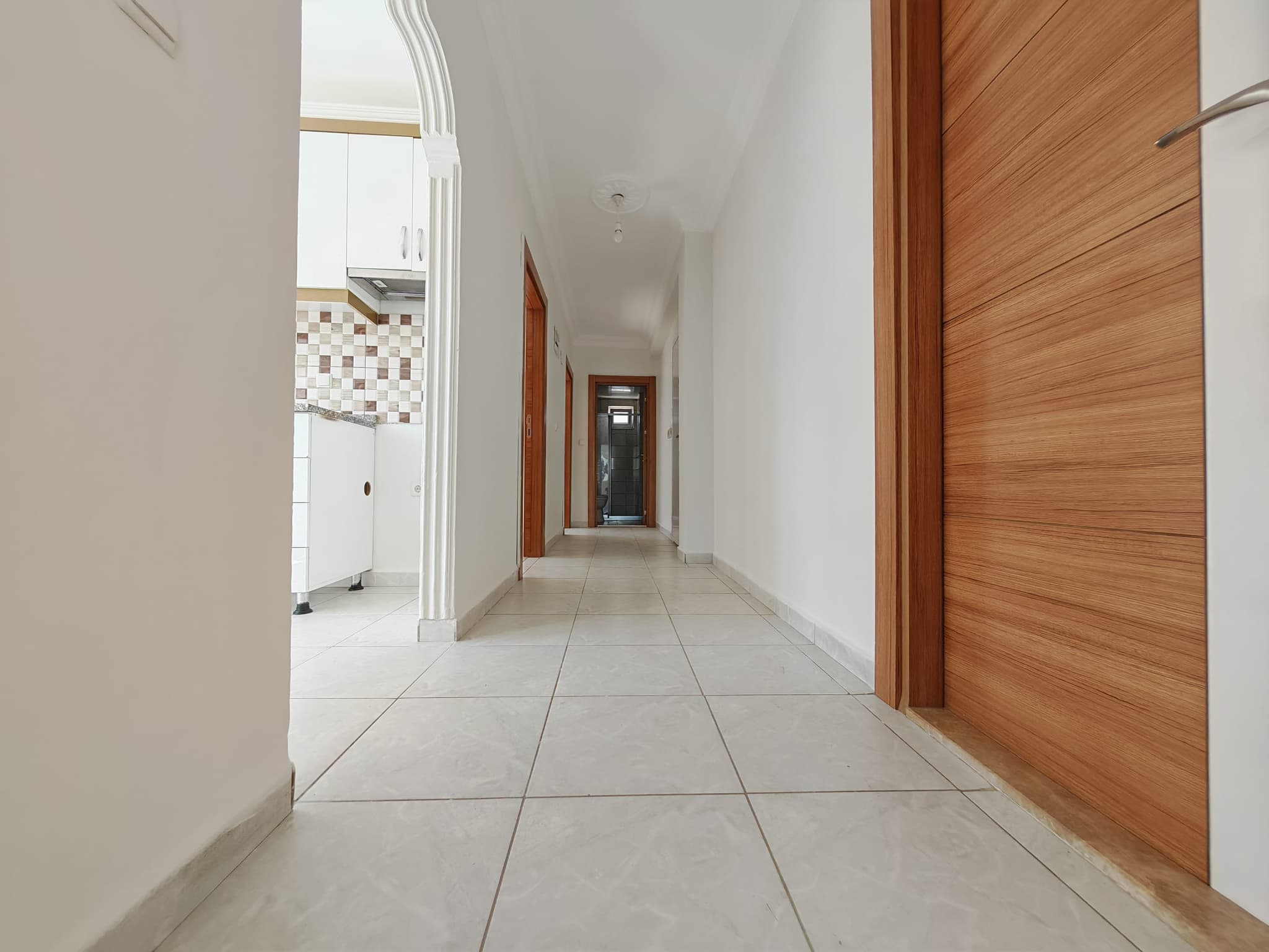 SÜTÇÜLER'DE TRAMVAYA YAKIN EMİN EVİME UYGUN KATTA AYRI MUTFAK 2+1