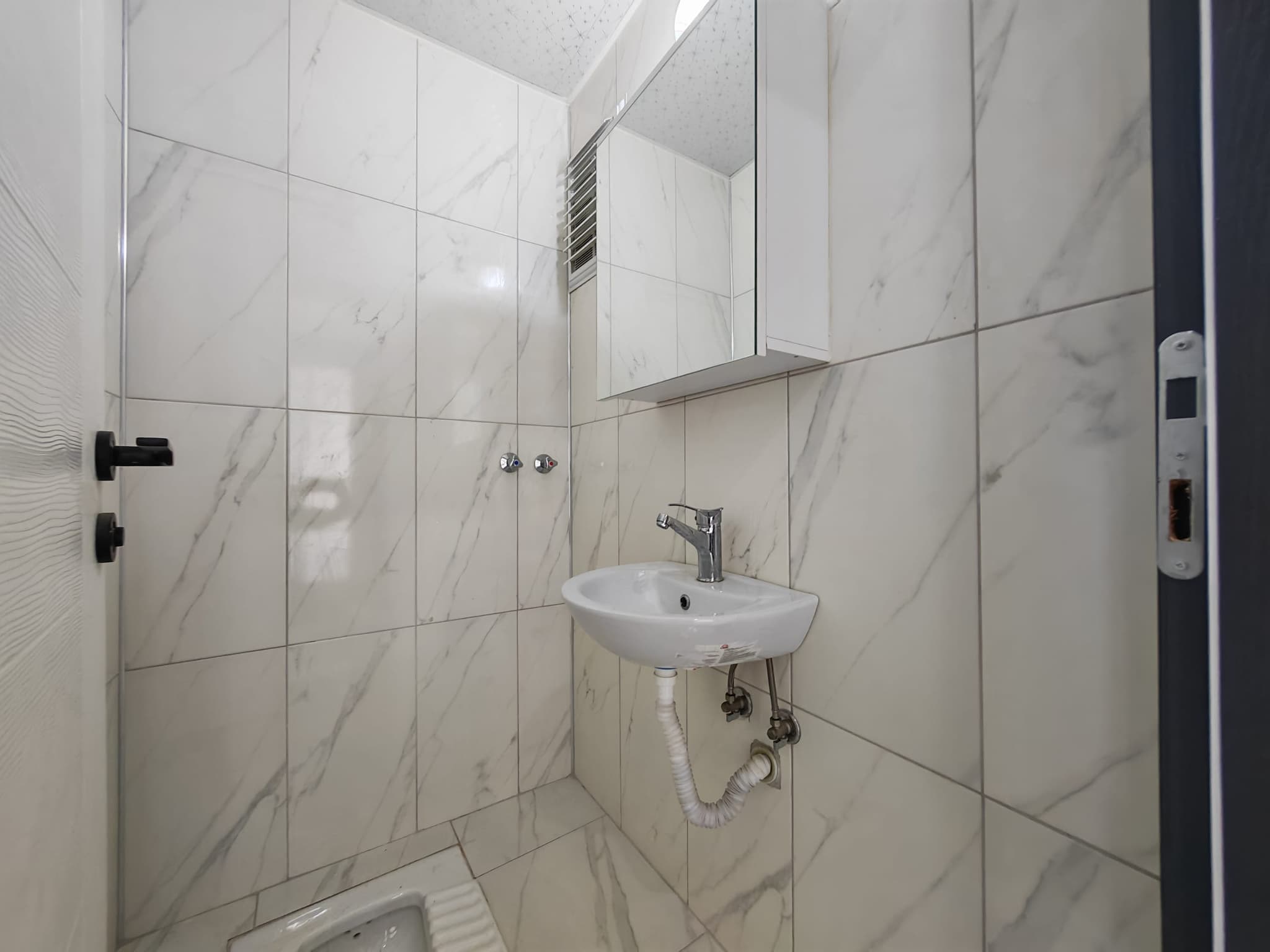 SÜTÇÜLER'DE TRAMVAYA KENT MEYDANINA YAKIN KATTA AYRI MUTFAK WC 2+1