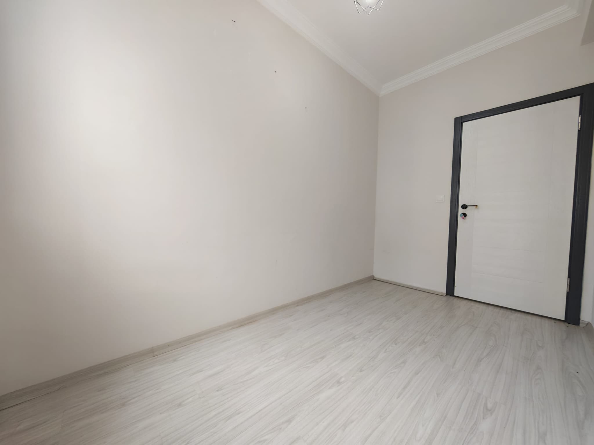 SÜTÇÜLER'DE TRAMVAYA KENT MEYDANINA YAKIN KATTA AYRI MUTFAK WC 2+1