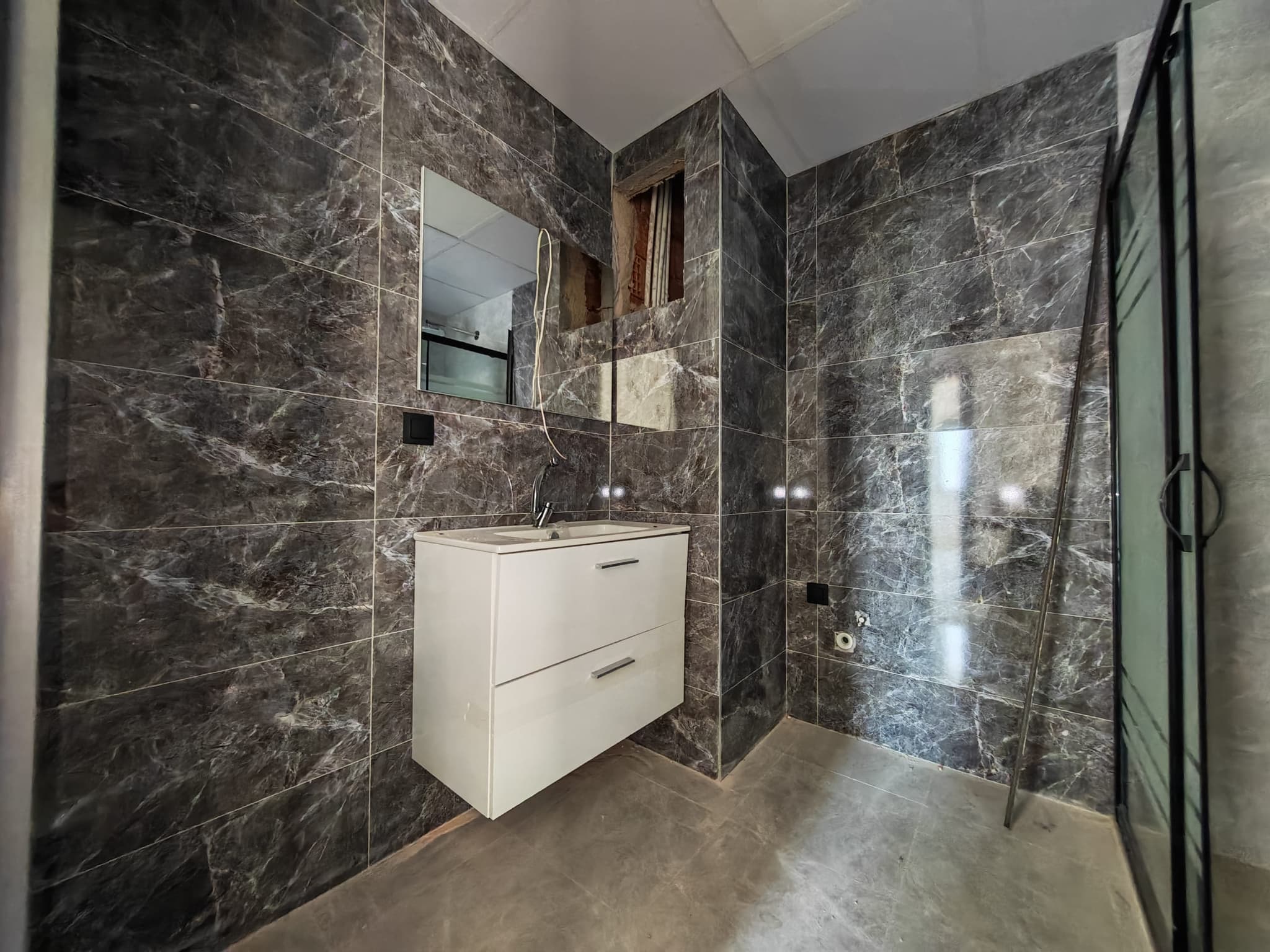 BAHÇEYAKA DA MERKEZİ KONUMDA LÜKS GENİŞ 2+1 SATILIK DAİRE