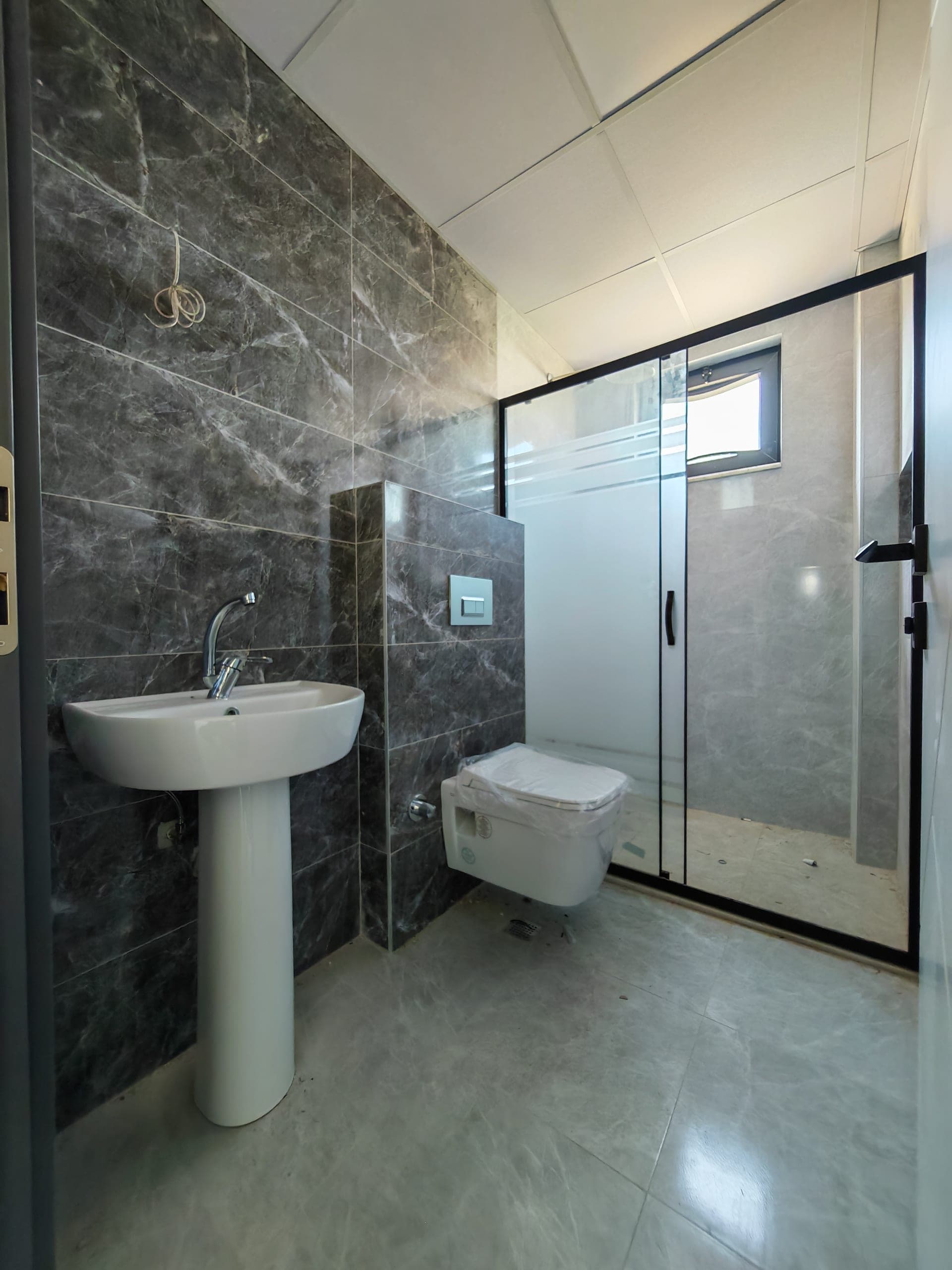 BAHÇEYAKA DA MERKEZİ KONUMDA LÜKS GENİŞ 2+1 SATILIK DAİRE