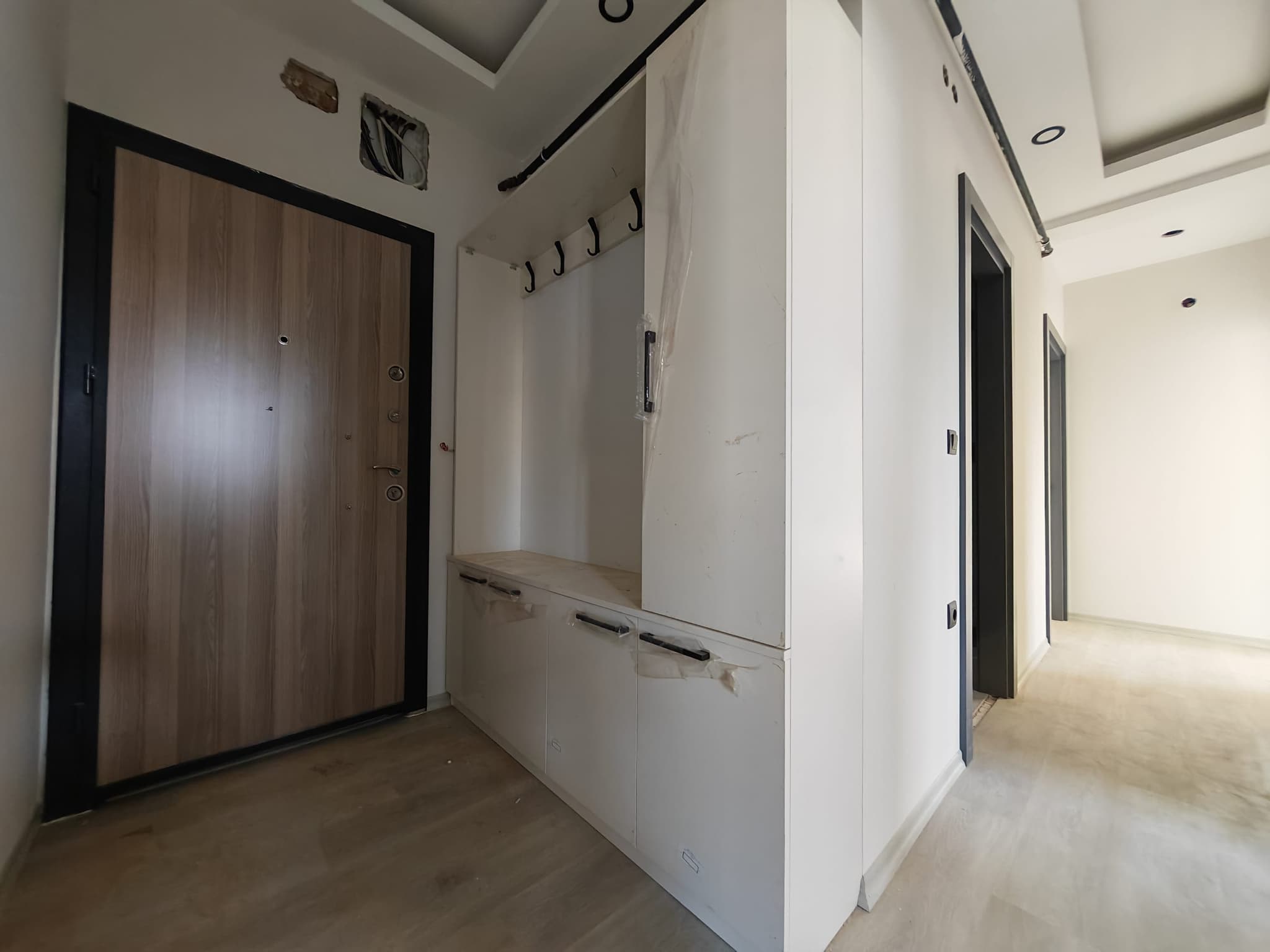 BAHÇEYAKA DA MERKEZİ KONUMDA LÜKS GENİŞ 2+1 SATILIK DAİRE